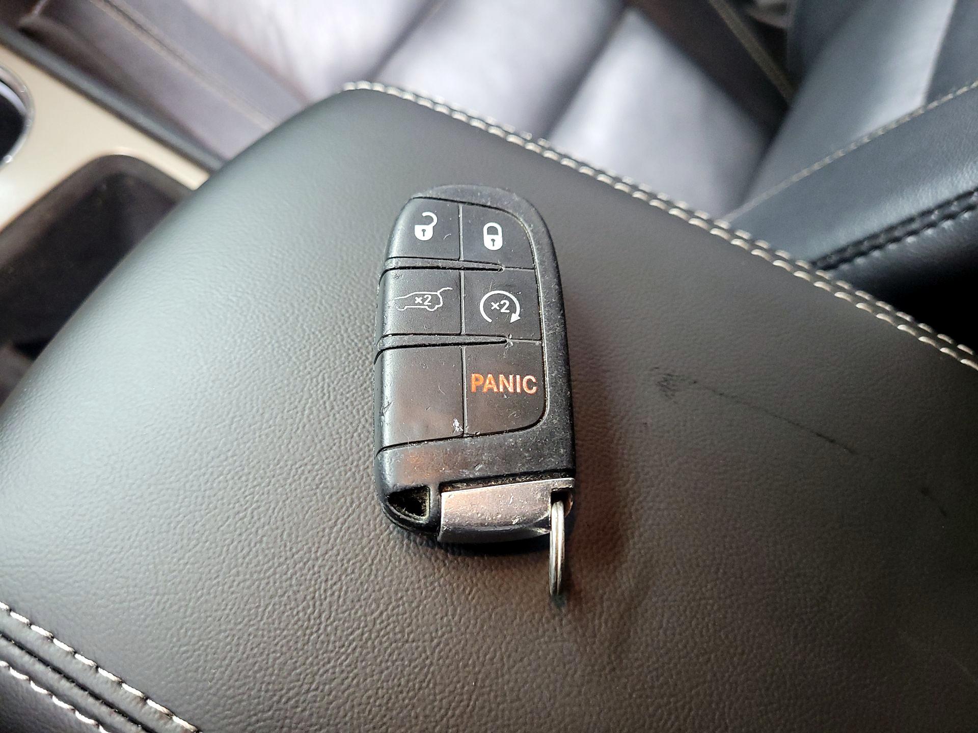 Thumbnail: 2015 Jeep Grand Cherokee - 20