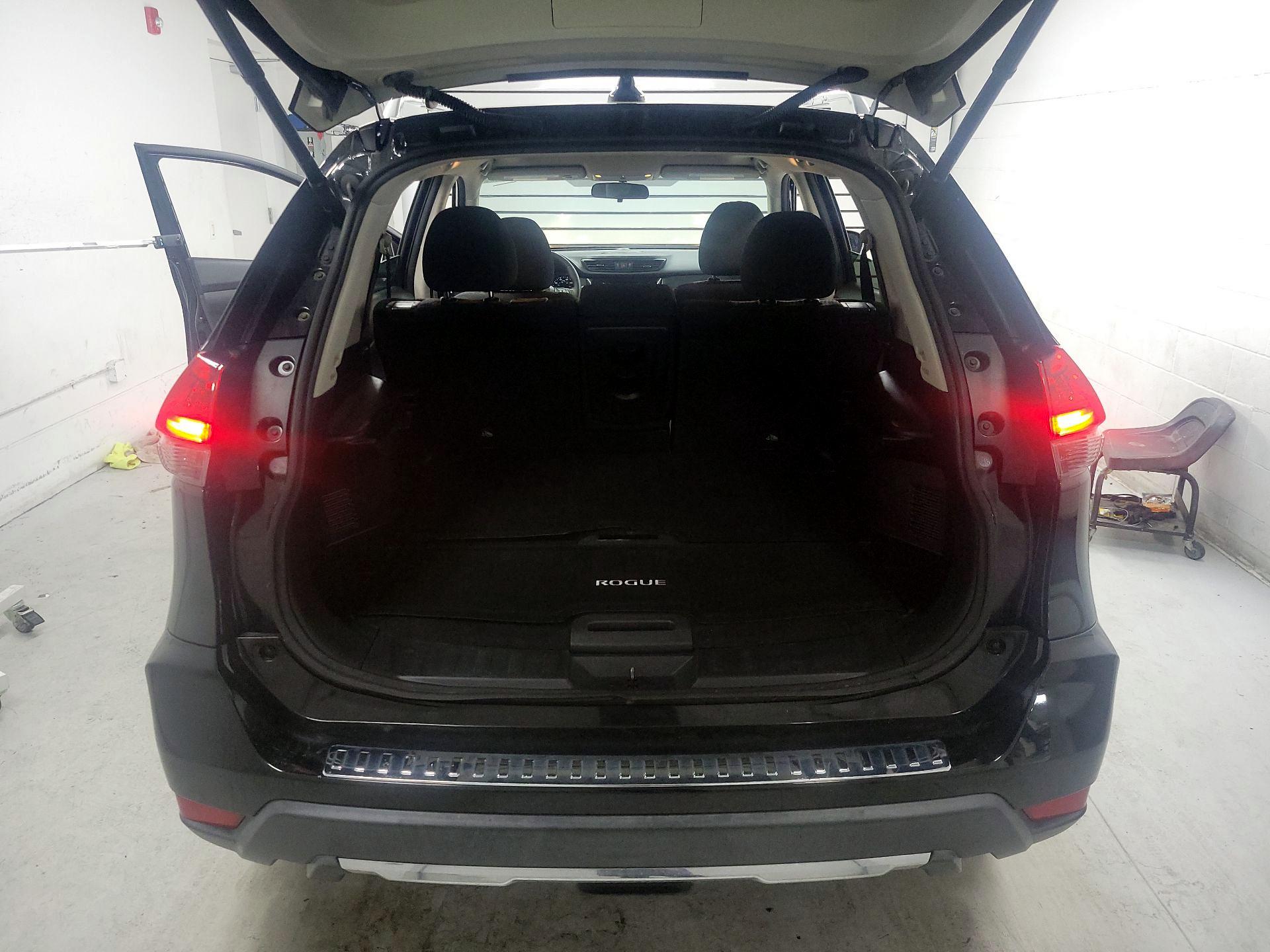 Thumbnail: 2018 Nissan Rogue - 18