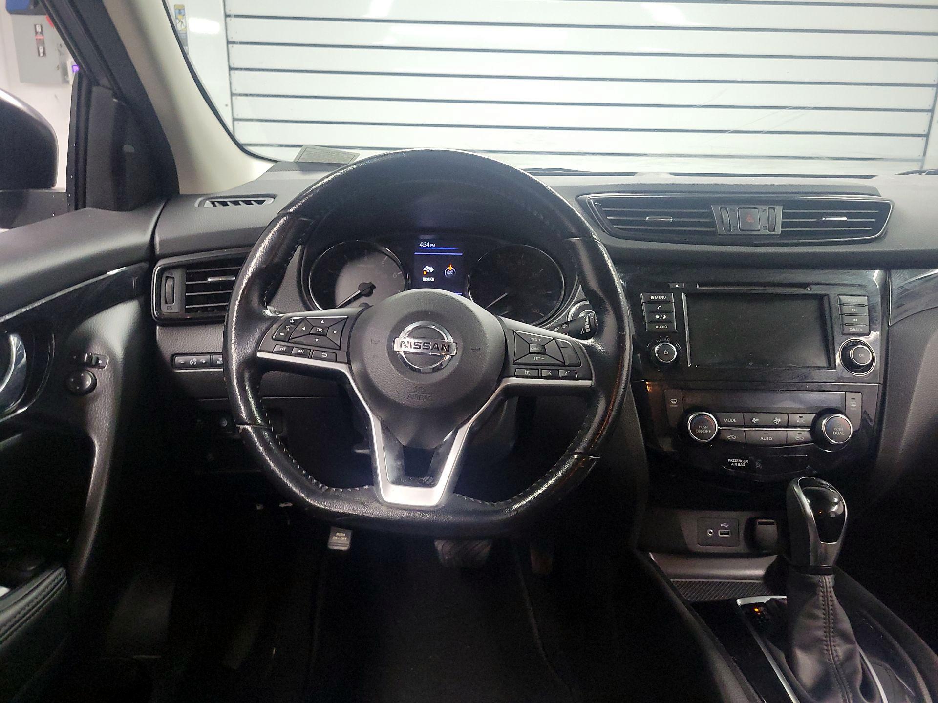 Thumbnail: 2020 Nissan Rogue Sport - 10