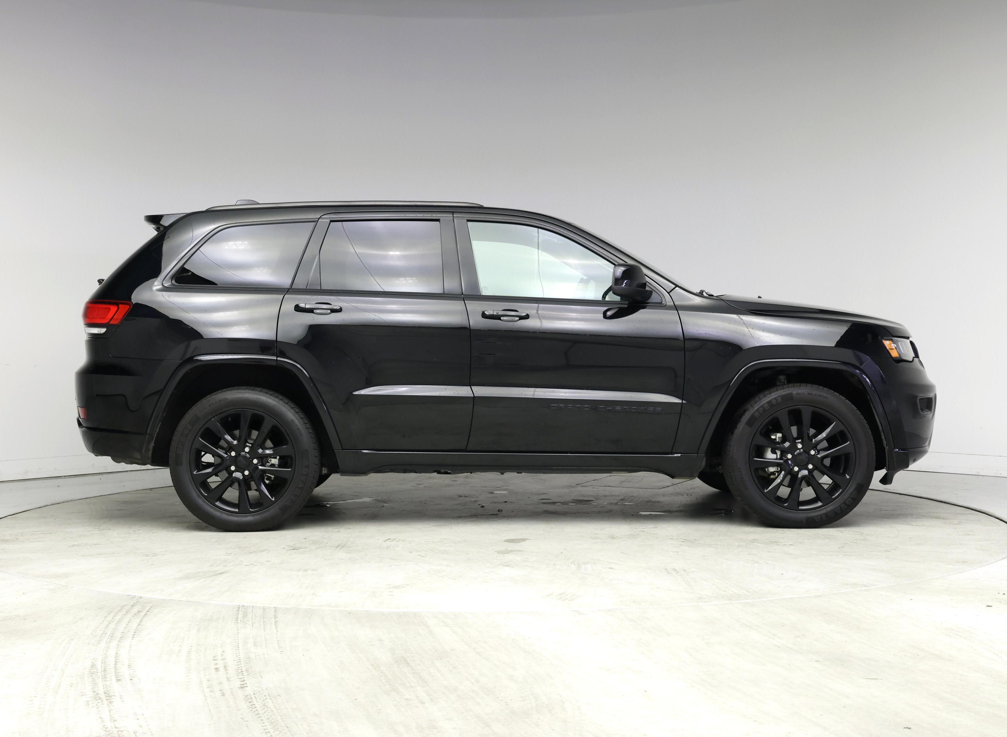 Thumbnail: 2020 Jeep Grand Cherokee - 7