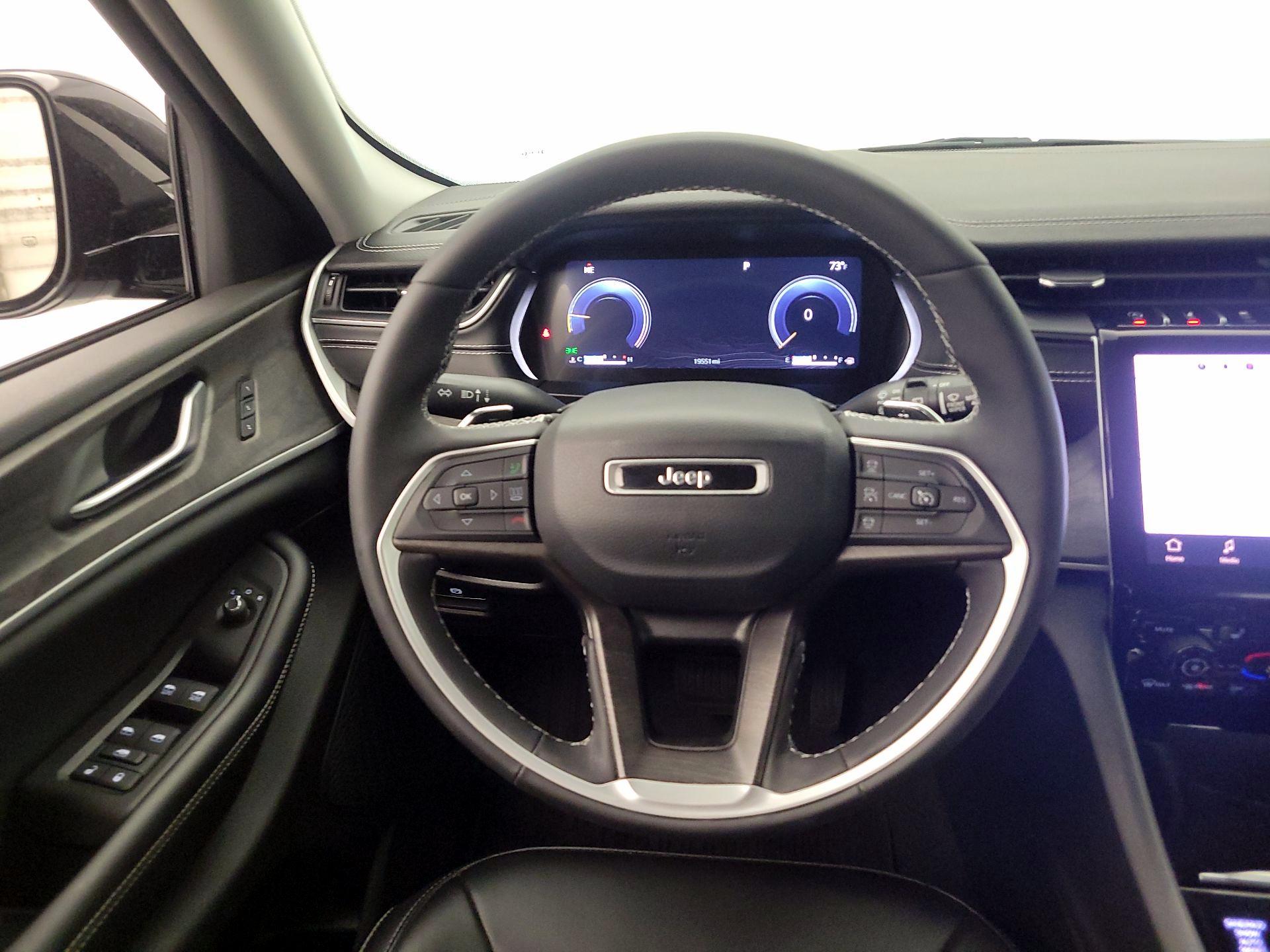 Thumbnail: 2023 Jeep Grand Cherokee - 10