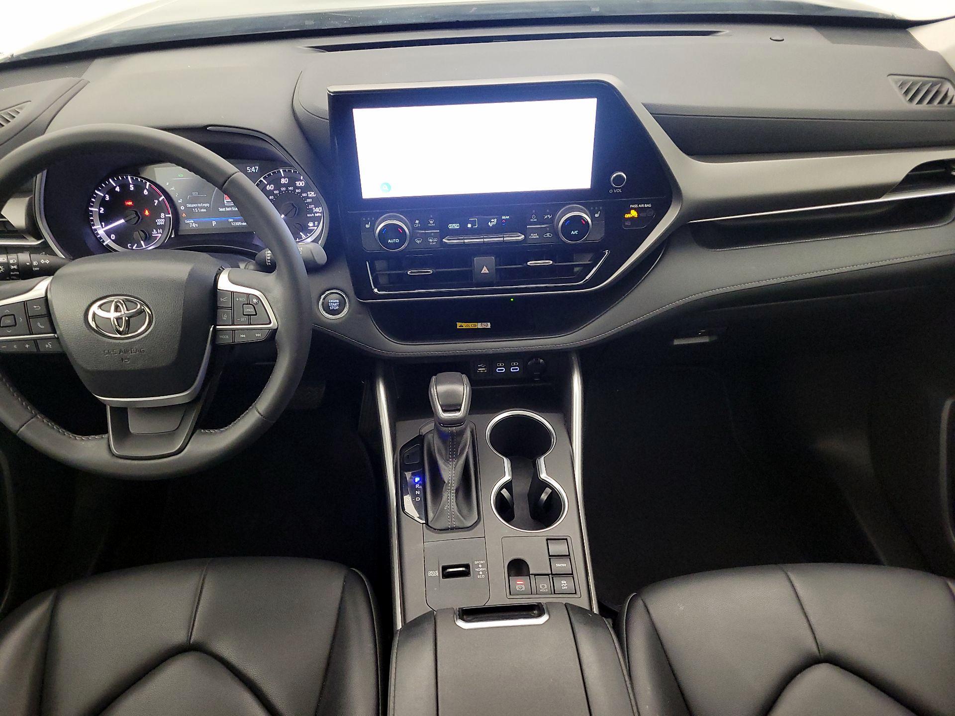 Thumbnail: 2023 Toyota Highlander - 9