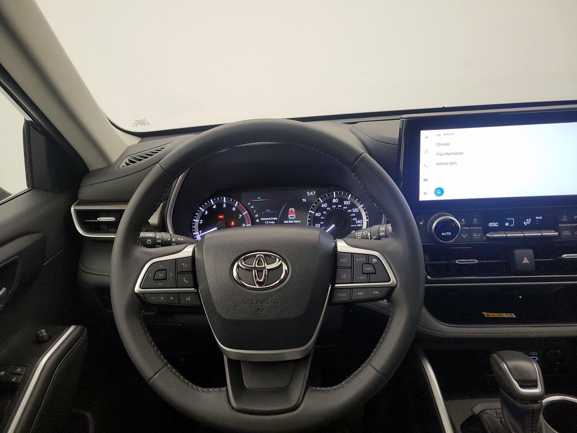 Thumbnail: 2023 Toyota Highlander - 10