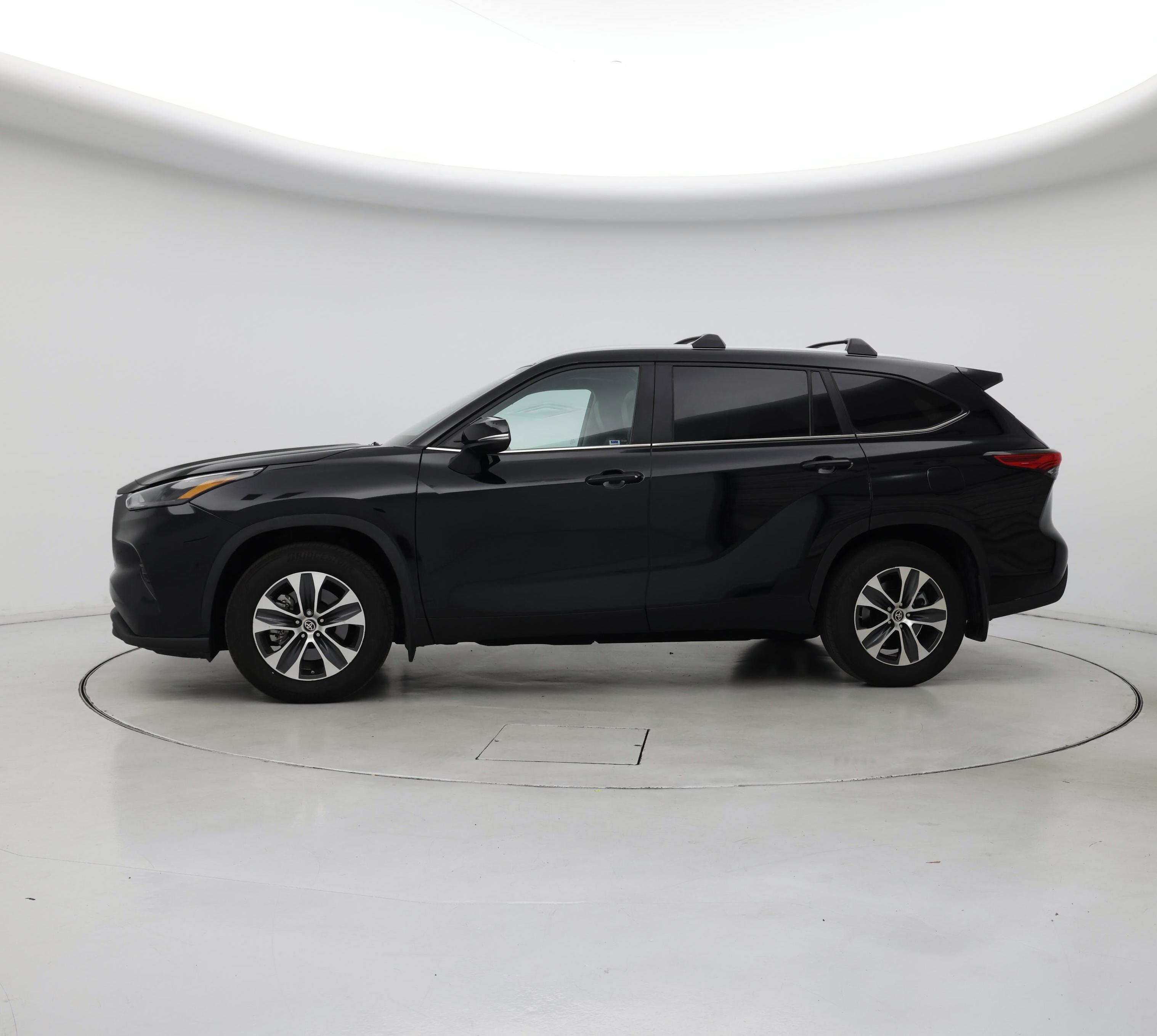 Thumbnail: 2023 Toyota Highlander - 3