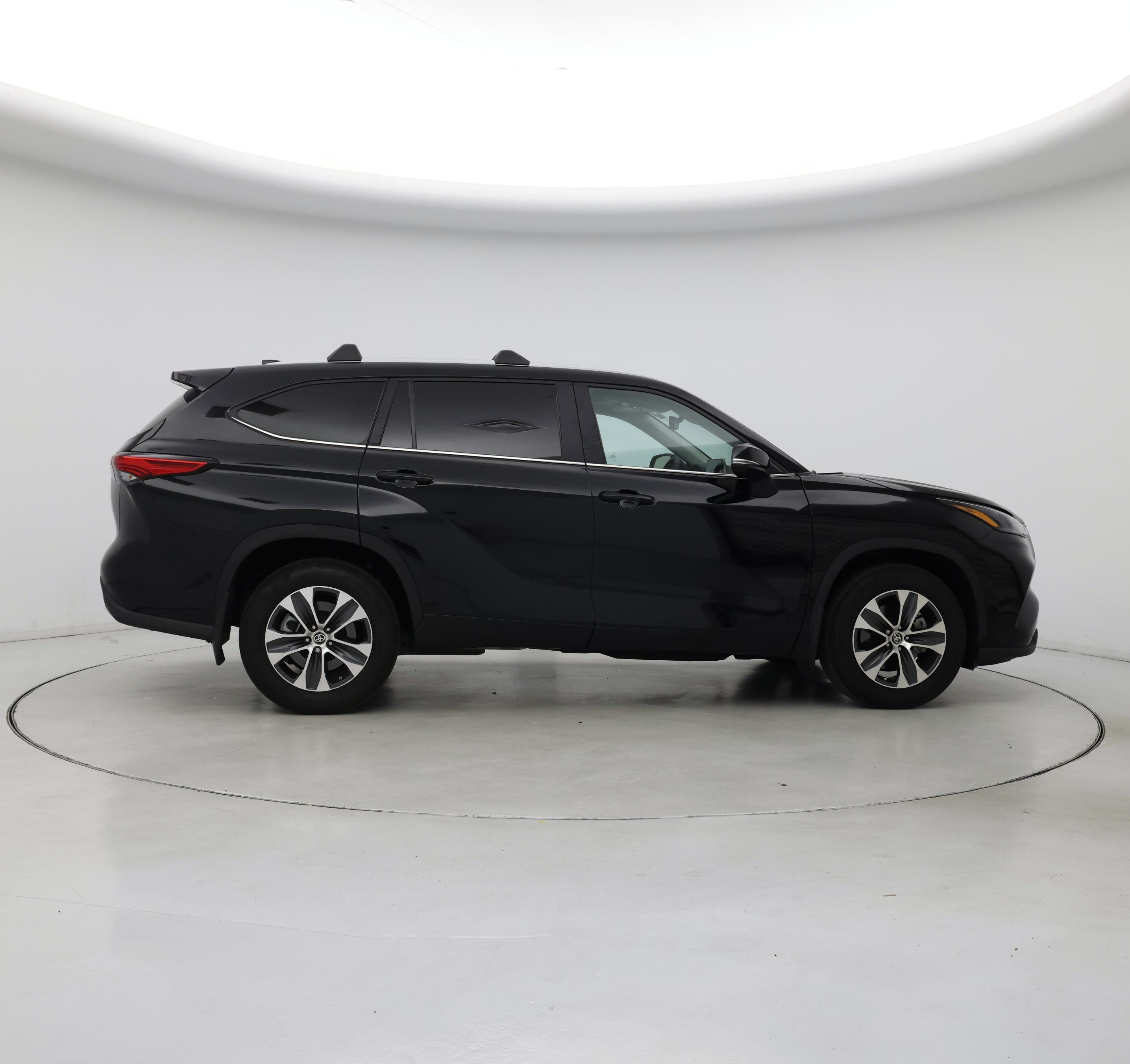 Thumbnail: 2023 Toyota Highlander - 7