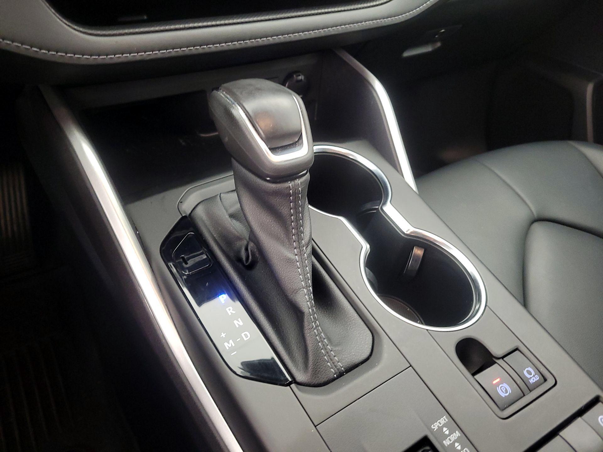 Thumbnail: 2022 Toyota Highlander - 18