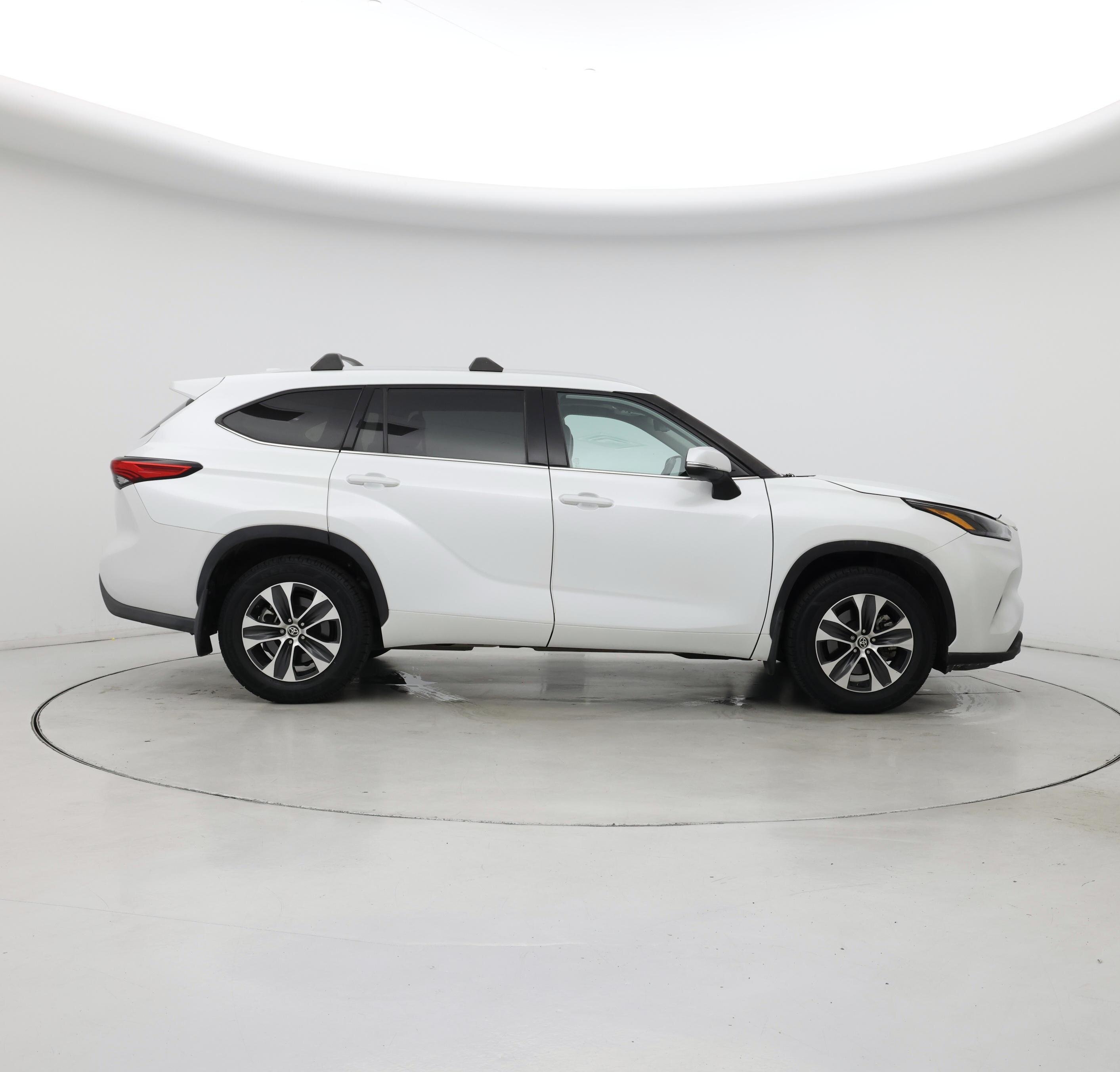 Thumbnail: 2022 Toyota Highlander - 7