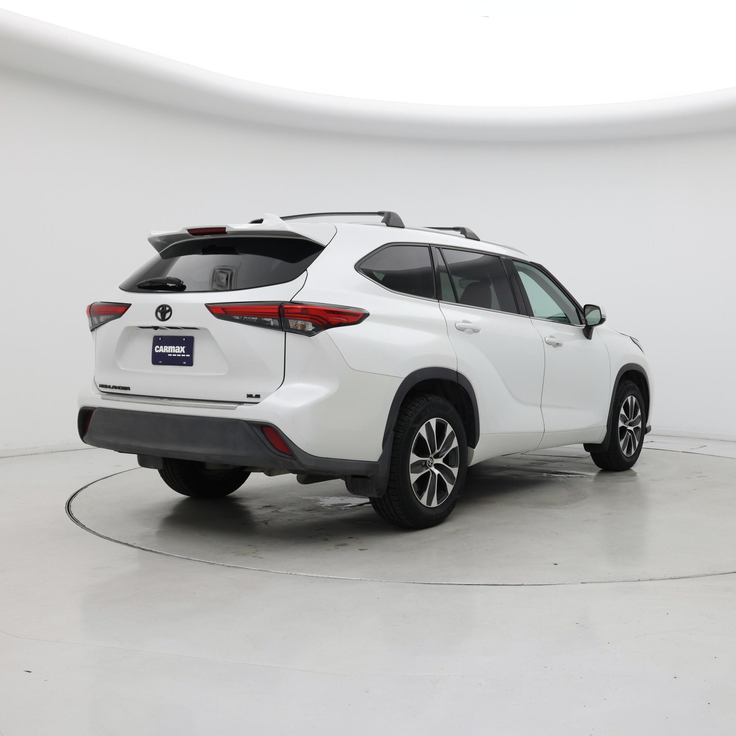 Thumbnail: 2022 Toyota Highlander - 8