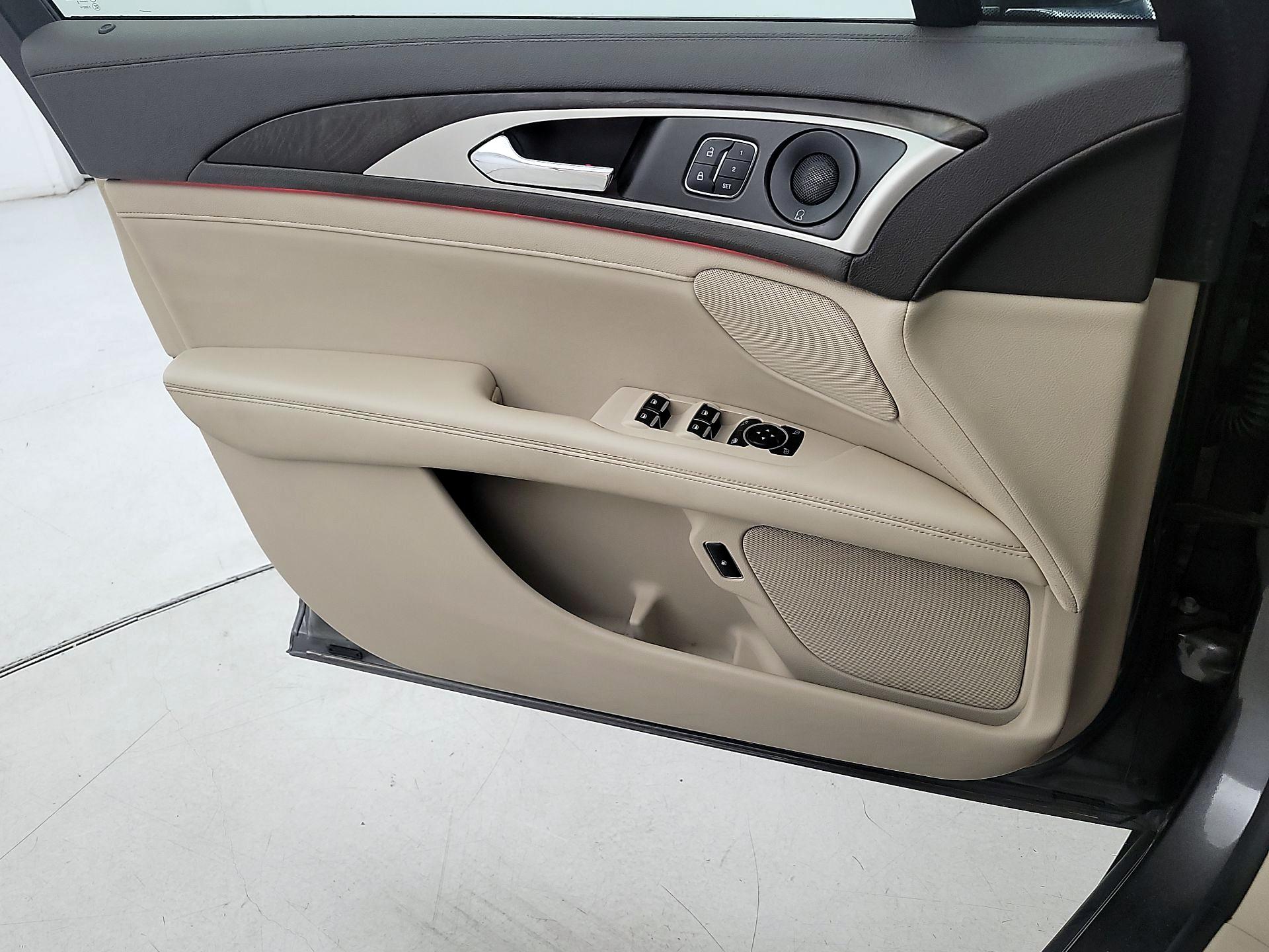 Thumbnail: 2019 Lincoln MKZ - 12