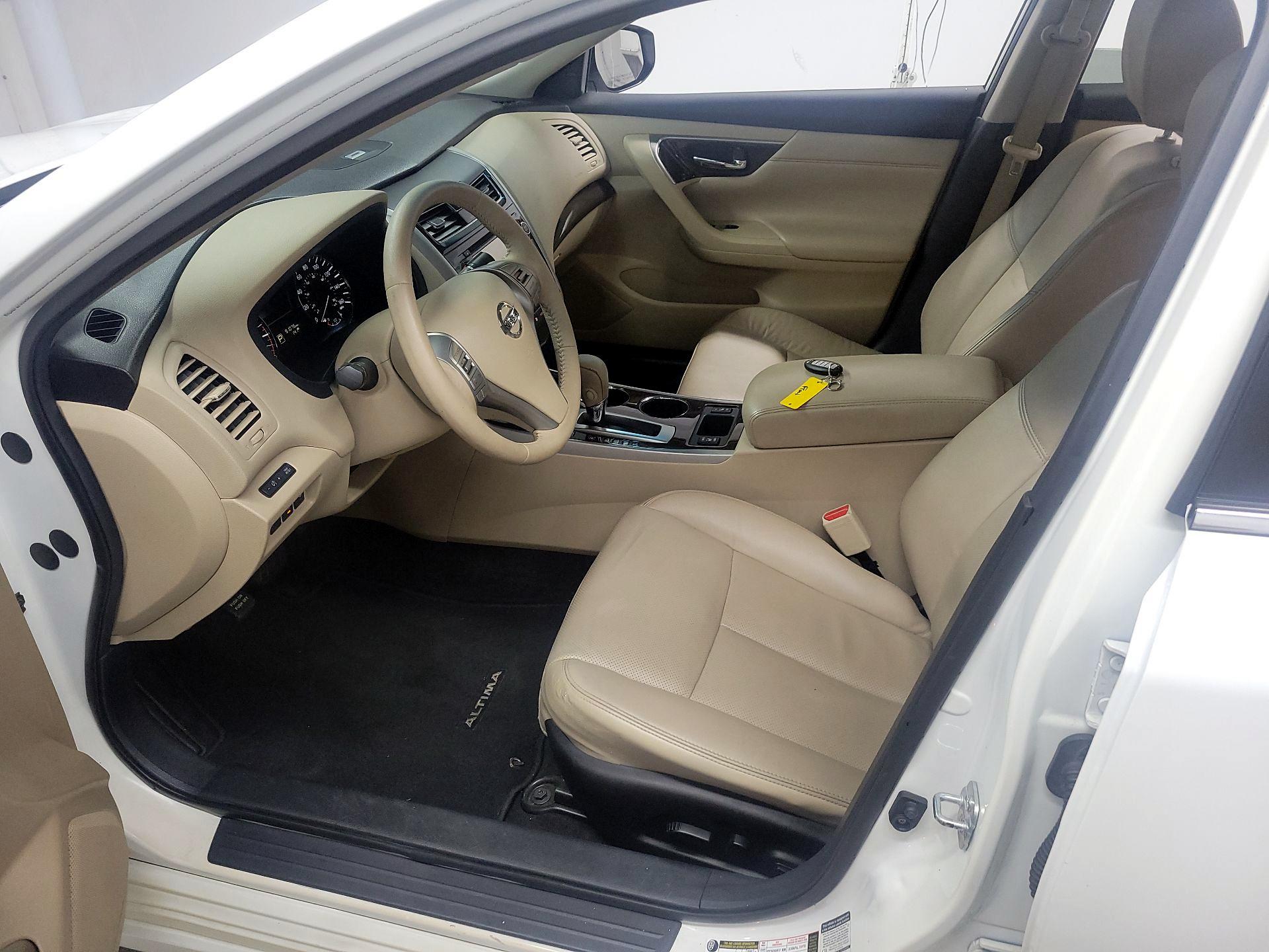 Thumbnail: 2015 Nissan Altima - 11