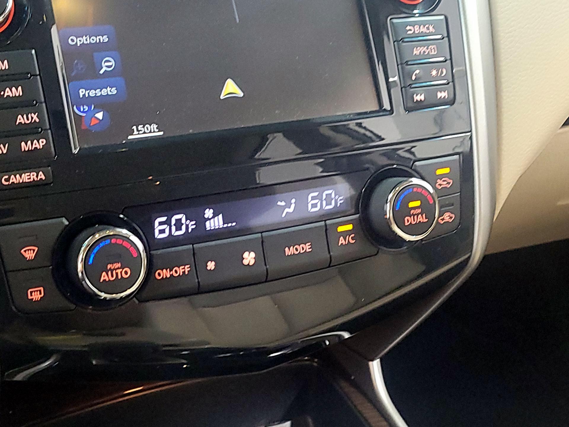 Thumbnail: 2015 Nissan Altima - 15