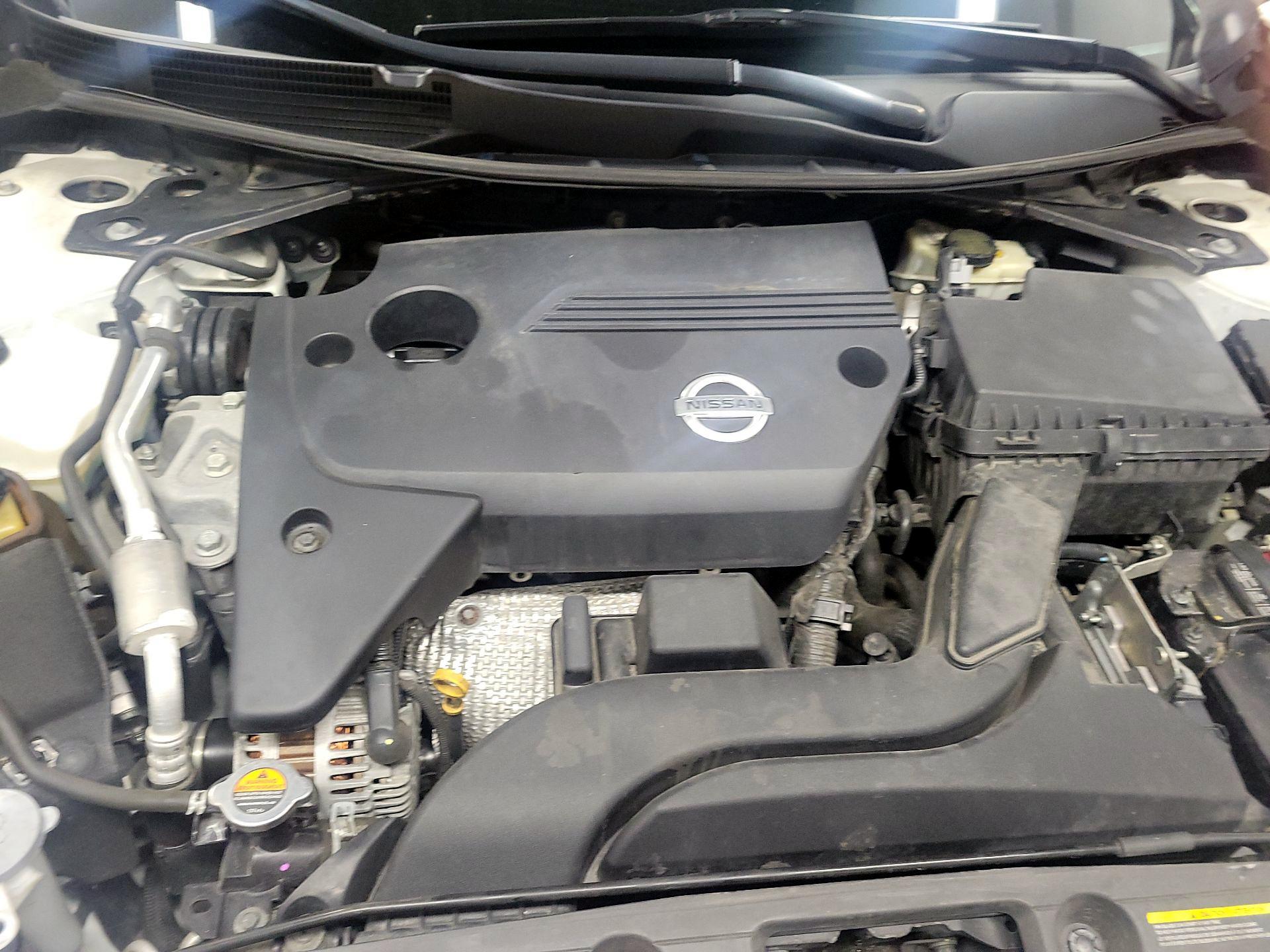 Thumbnail: 2015 Nissan Altima - 19