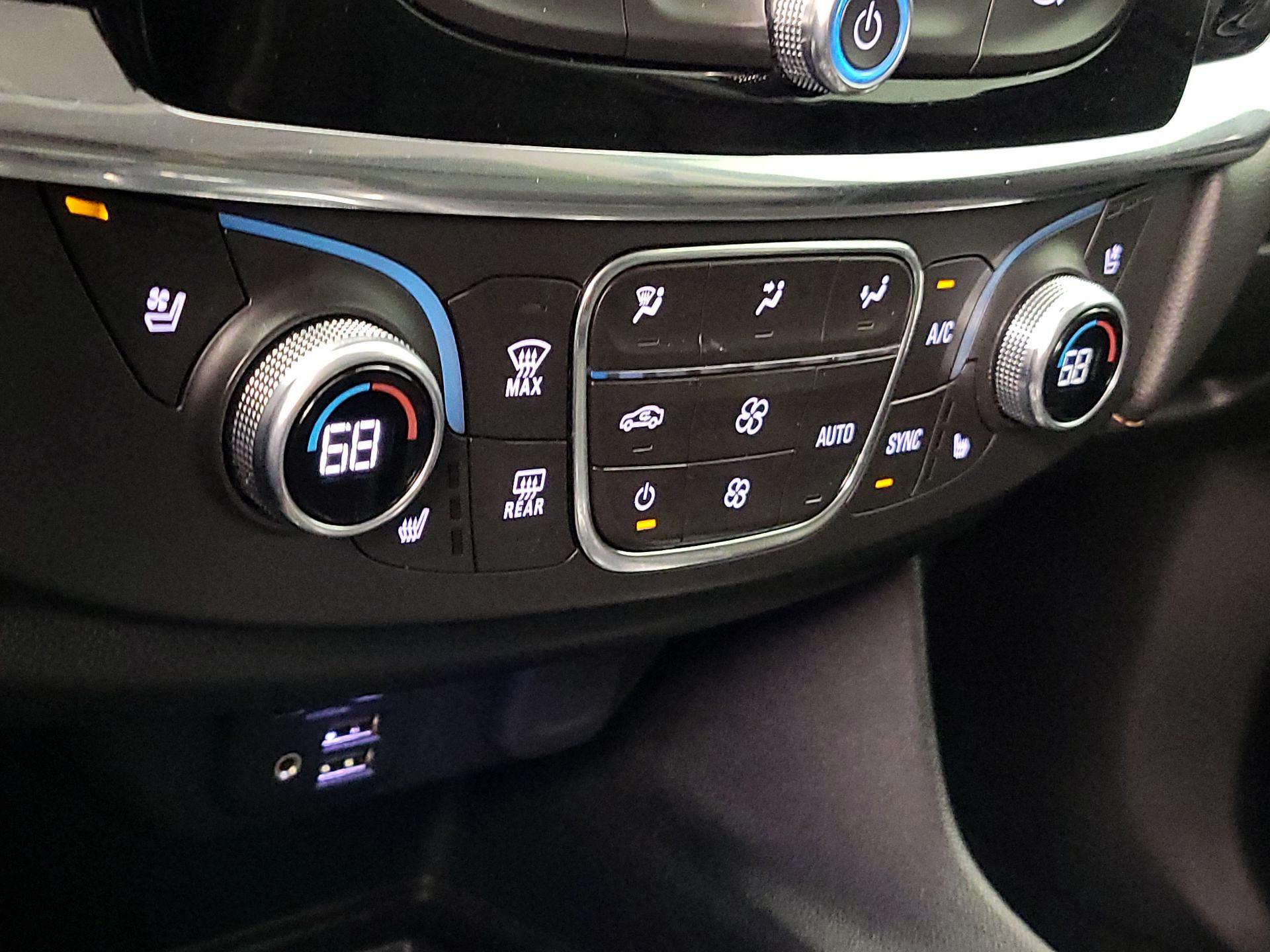 Thumbnail: 2021 Chevrolet Traverse - 17