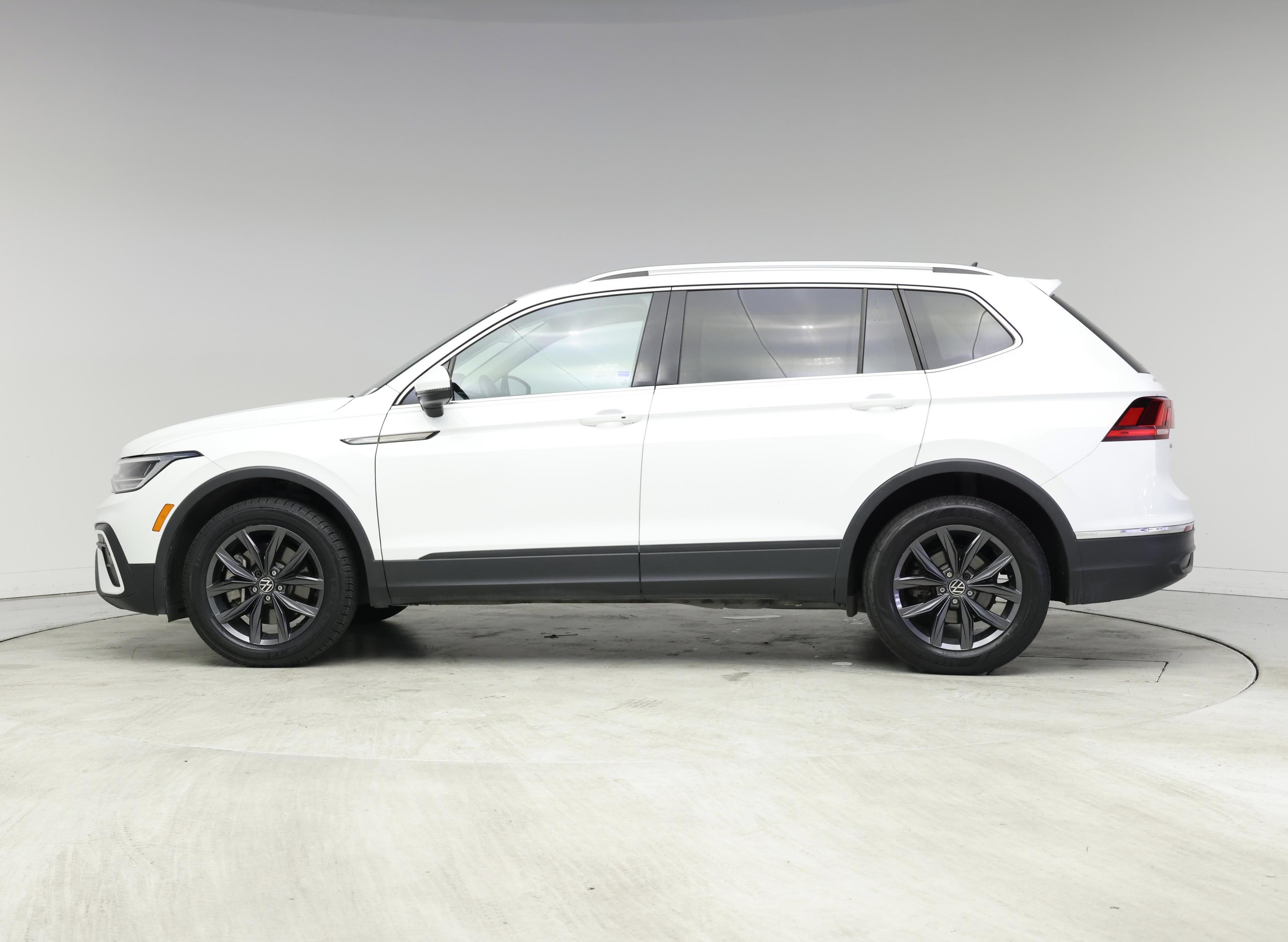 Thumbnail: 2022 Volkswagen Tiguan - 3