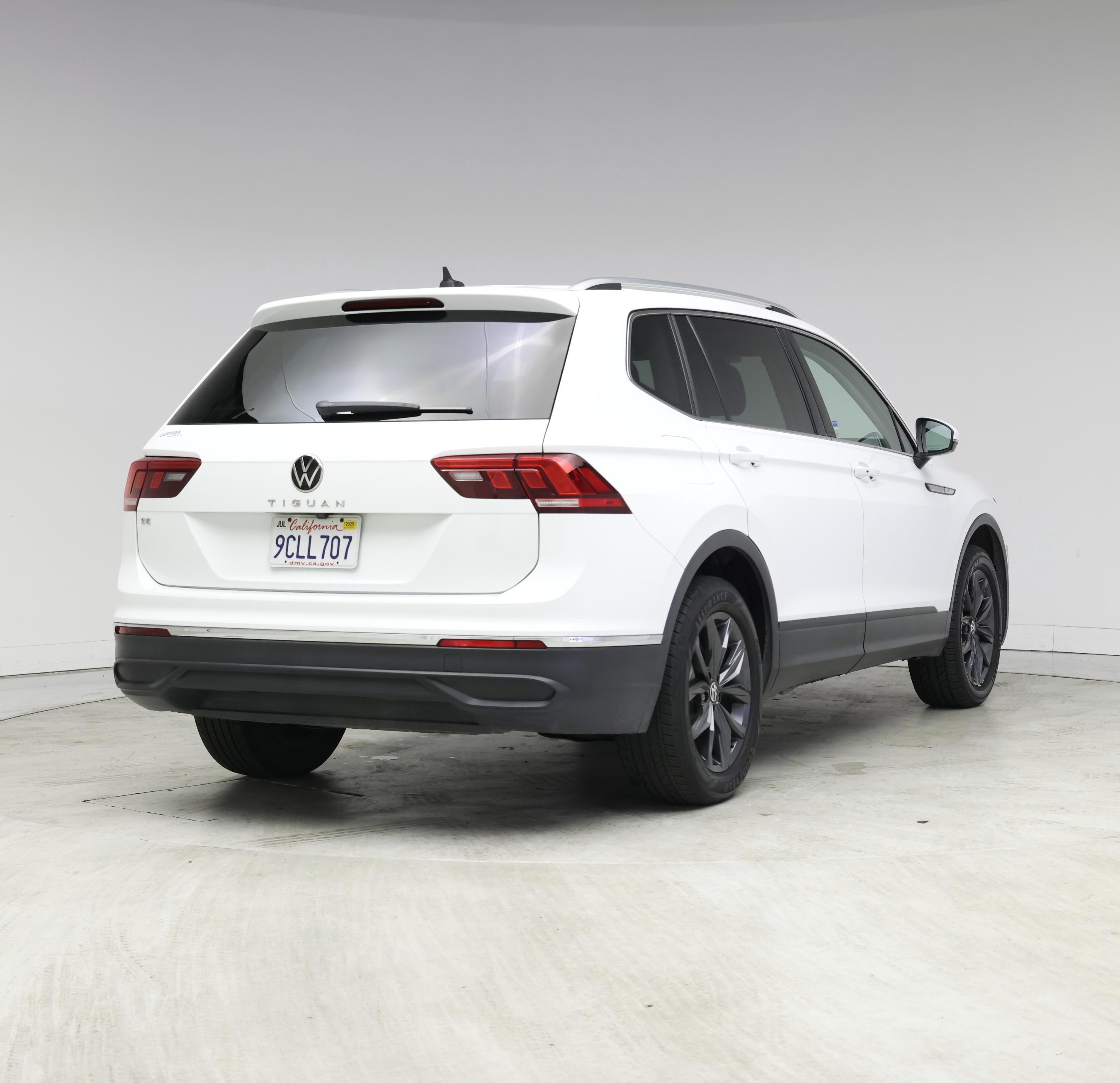 Thumbnail: 2022 Volkswagen Tiguan - 8