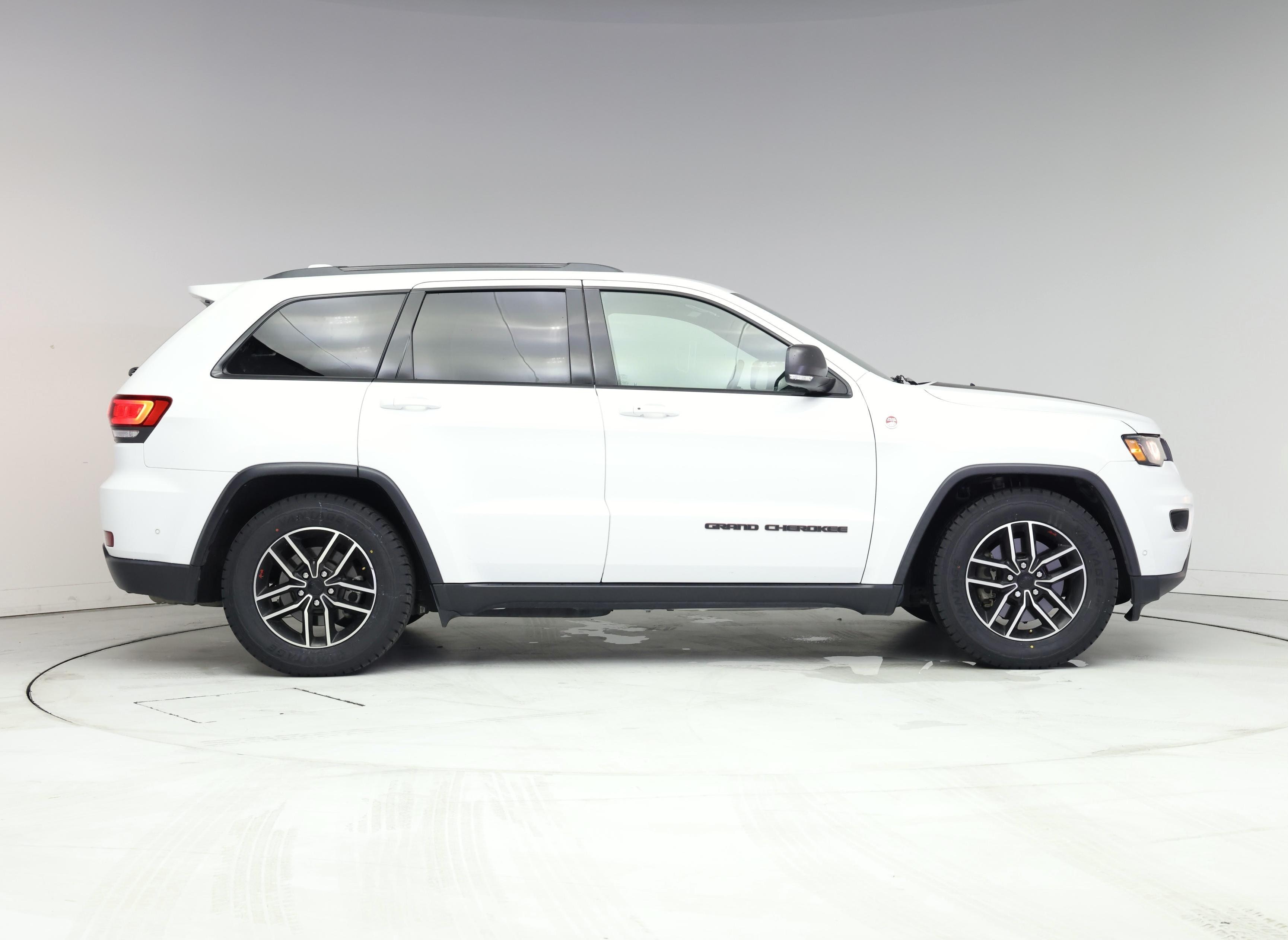 Thumbnail: 2020 Jeep Grand Cherokee - 7