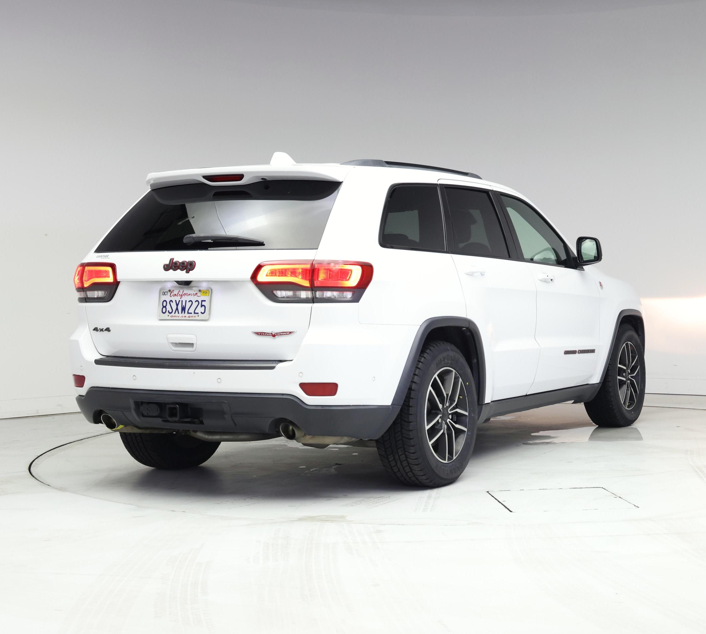 Thumbnail: 2020 Jeep Grand Cherokee - 8