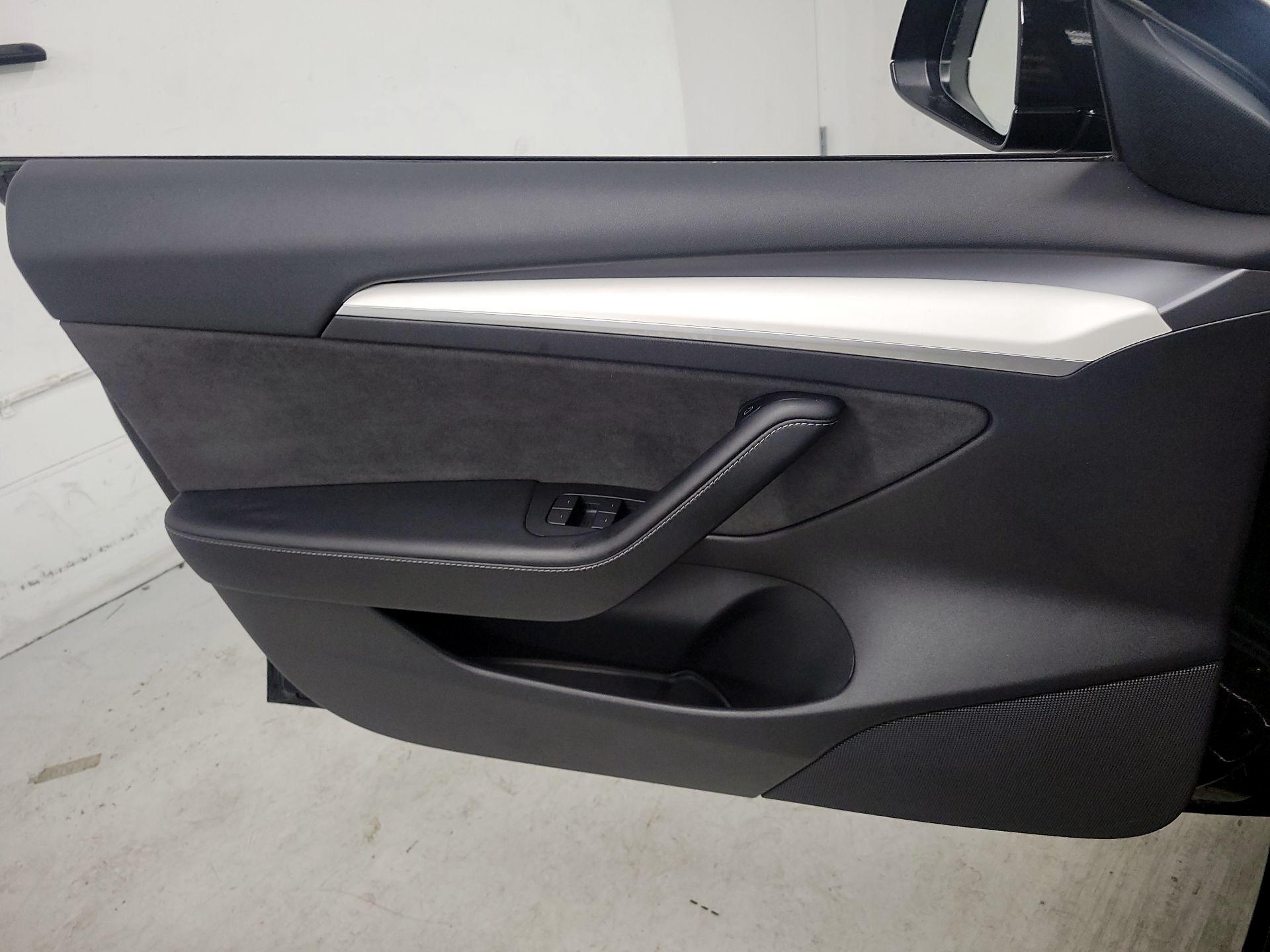 Thumbnail: 2021 Tesla Model 3 - 12
