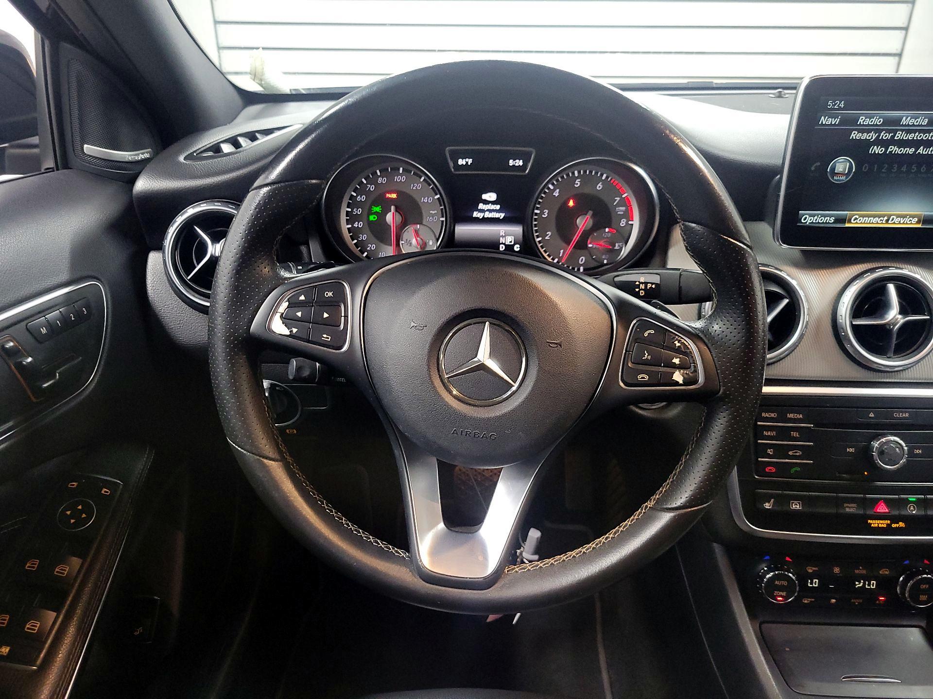 Thumbnail: 2016 Mercedes-Benz GLA - 10