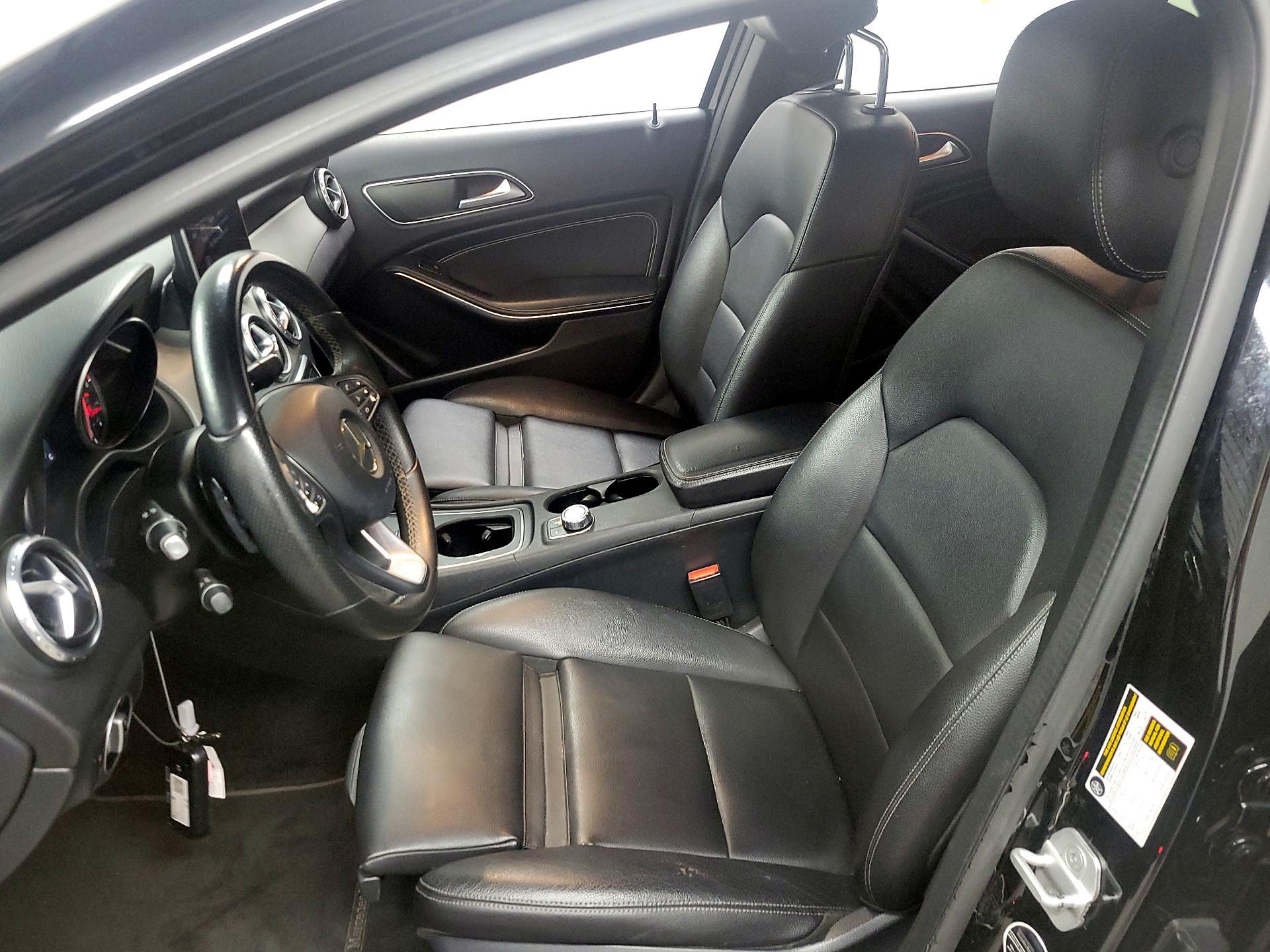 Thumbnail: 2016 Mercedes-Benz GLA - 11