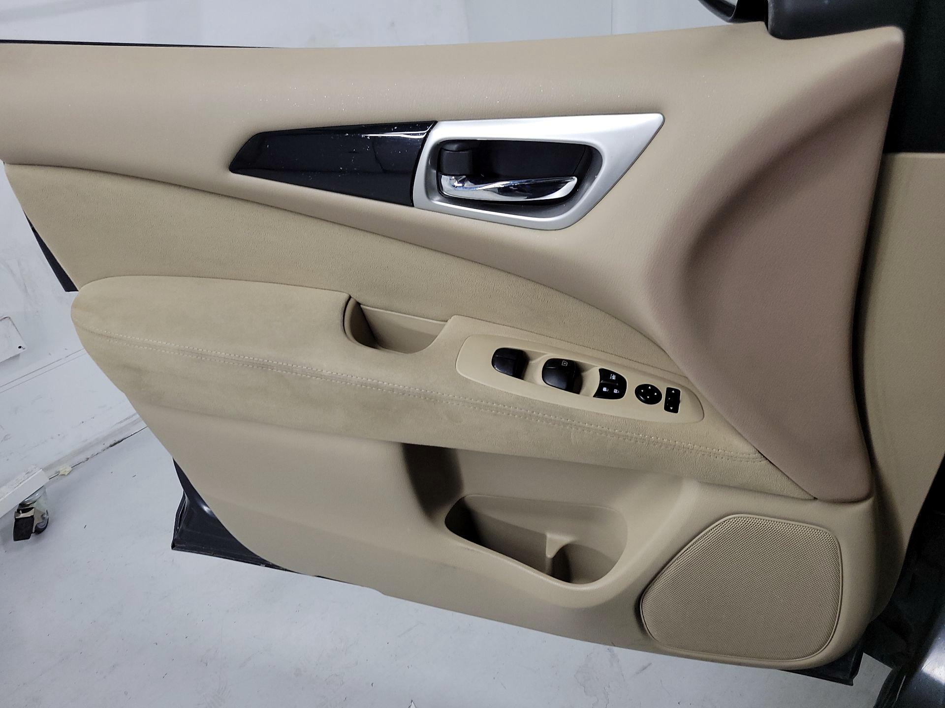 Thumbnail: 2013 Nissan Pathfinder - 12