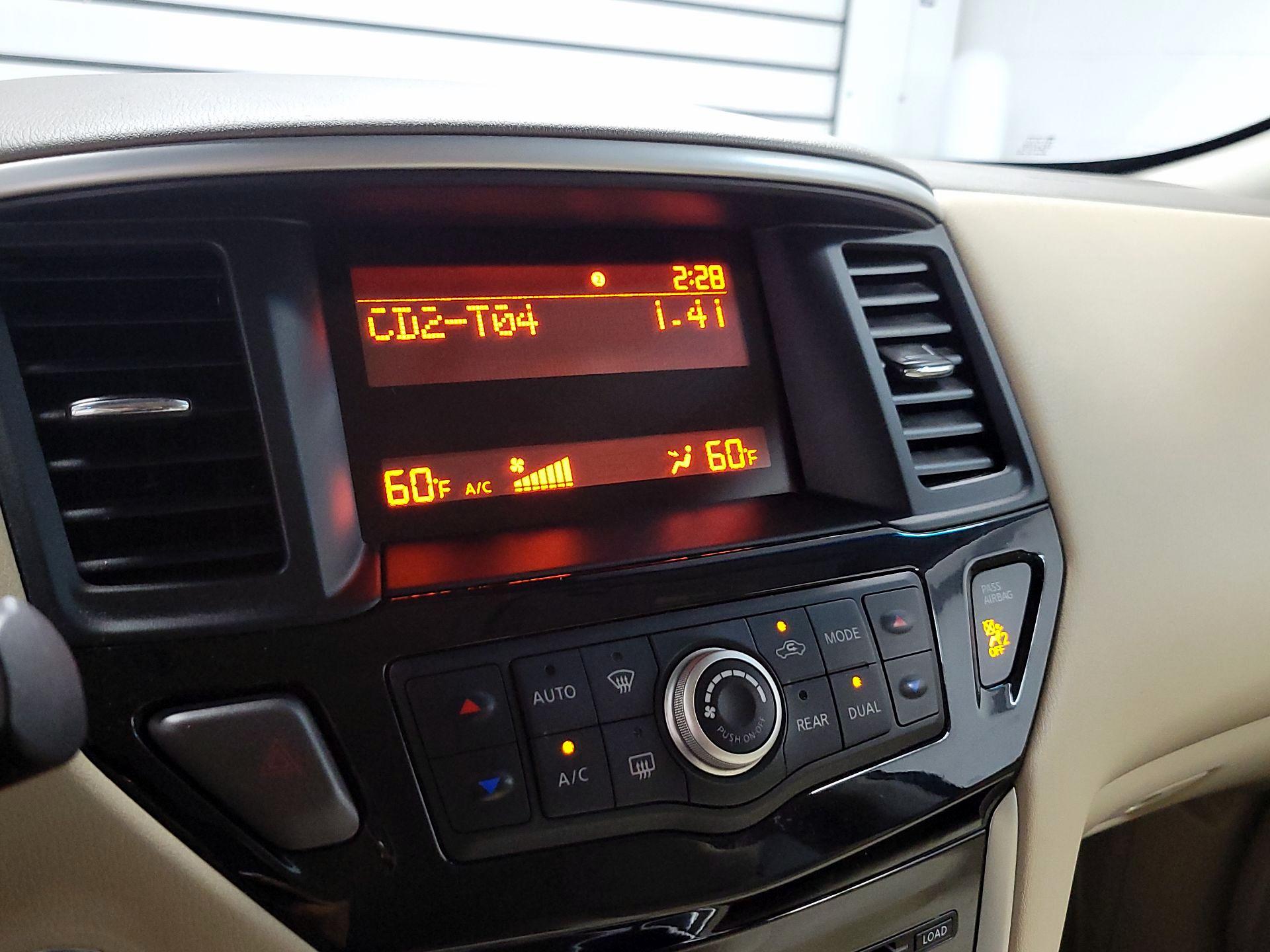 Thumbnail: 2013 Nissan Pathfinder - 14
