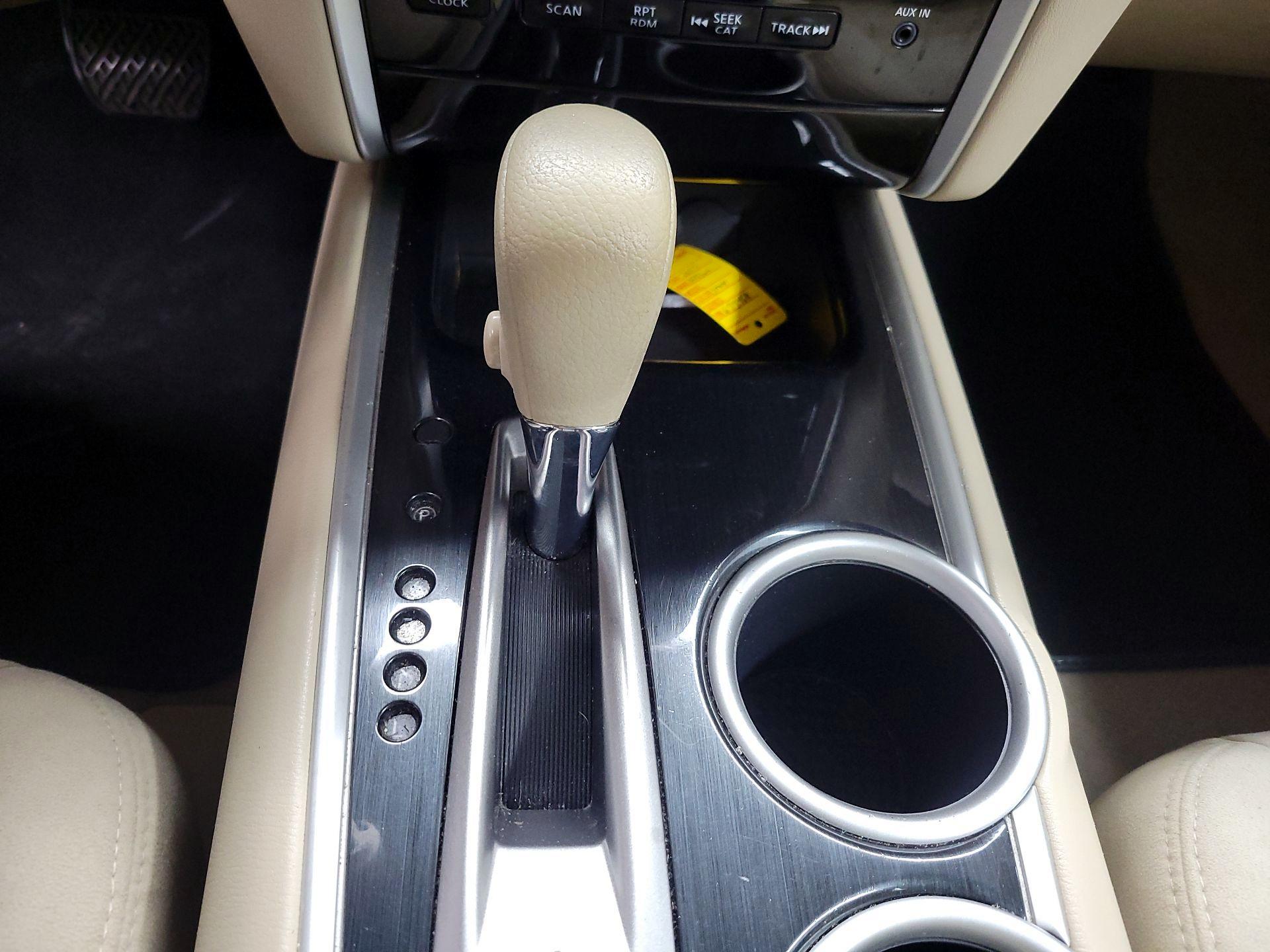 Thumbnail: 2013 Nissan Pathfinder - 16