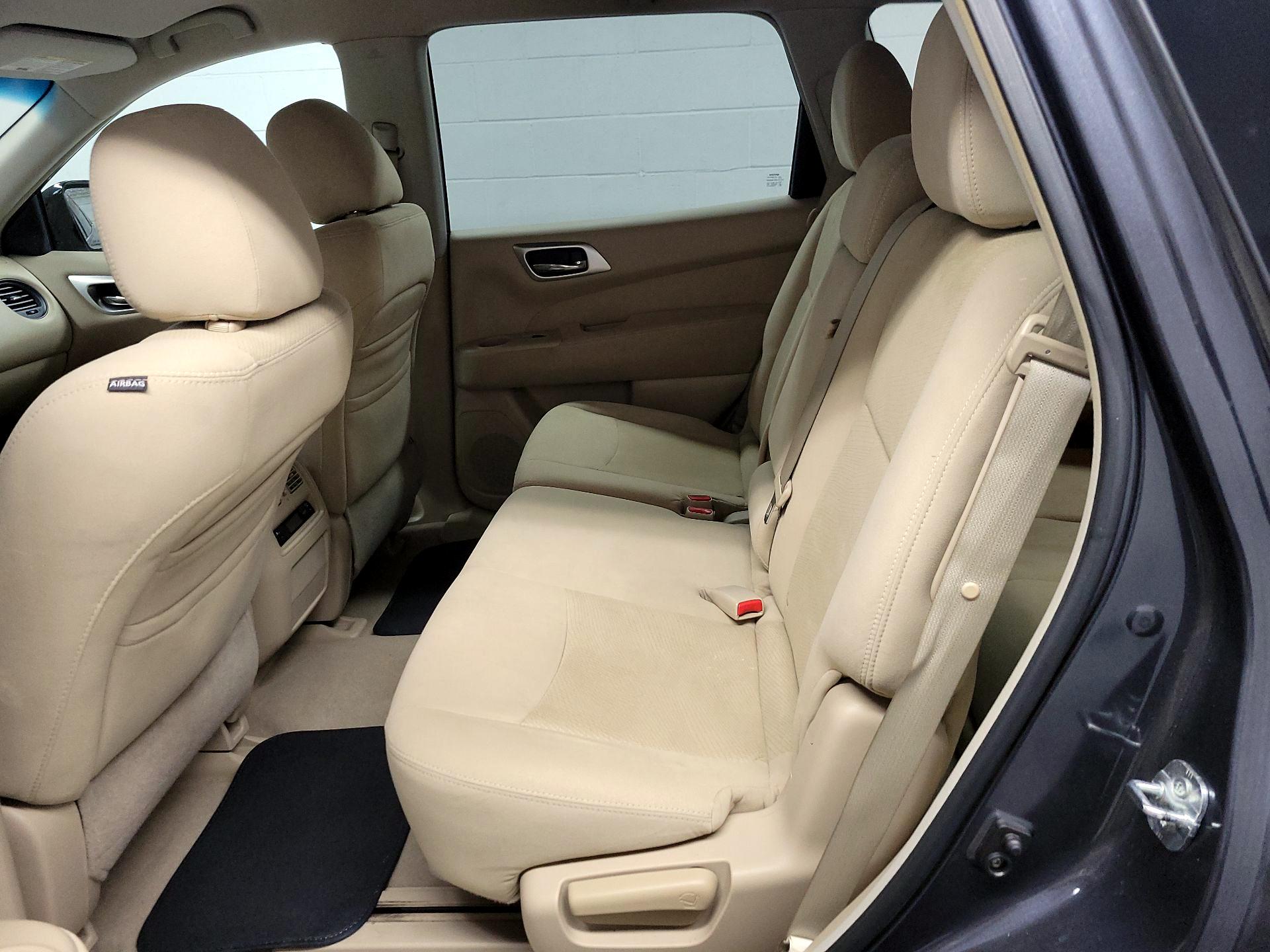 Thumbnail: 2013 Nissan Pathfinder - 17