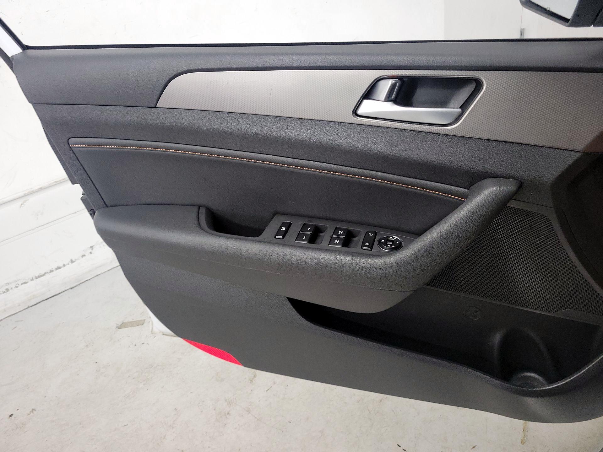 Thumbnail: 2015 Hyundai Sonata - 12