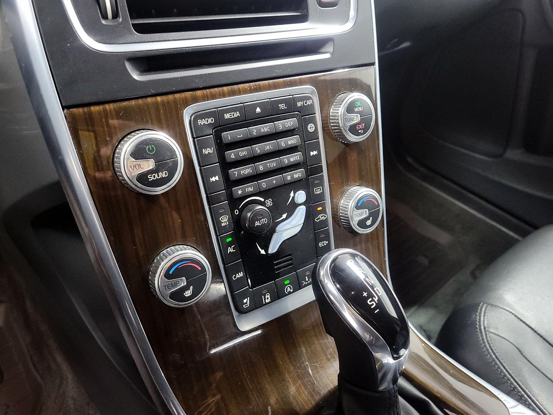 Thumbnail: 2015 Volvo V60 - 16