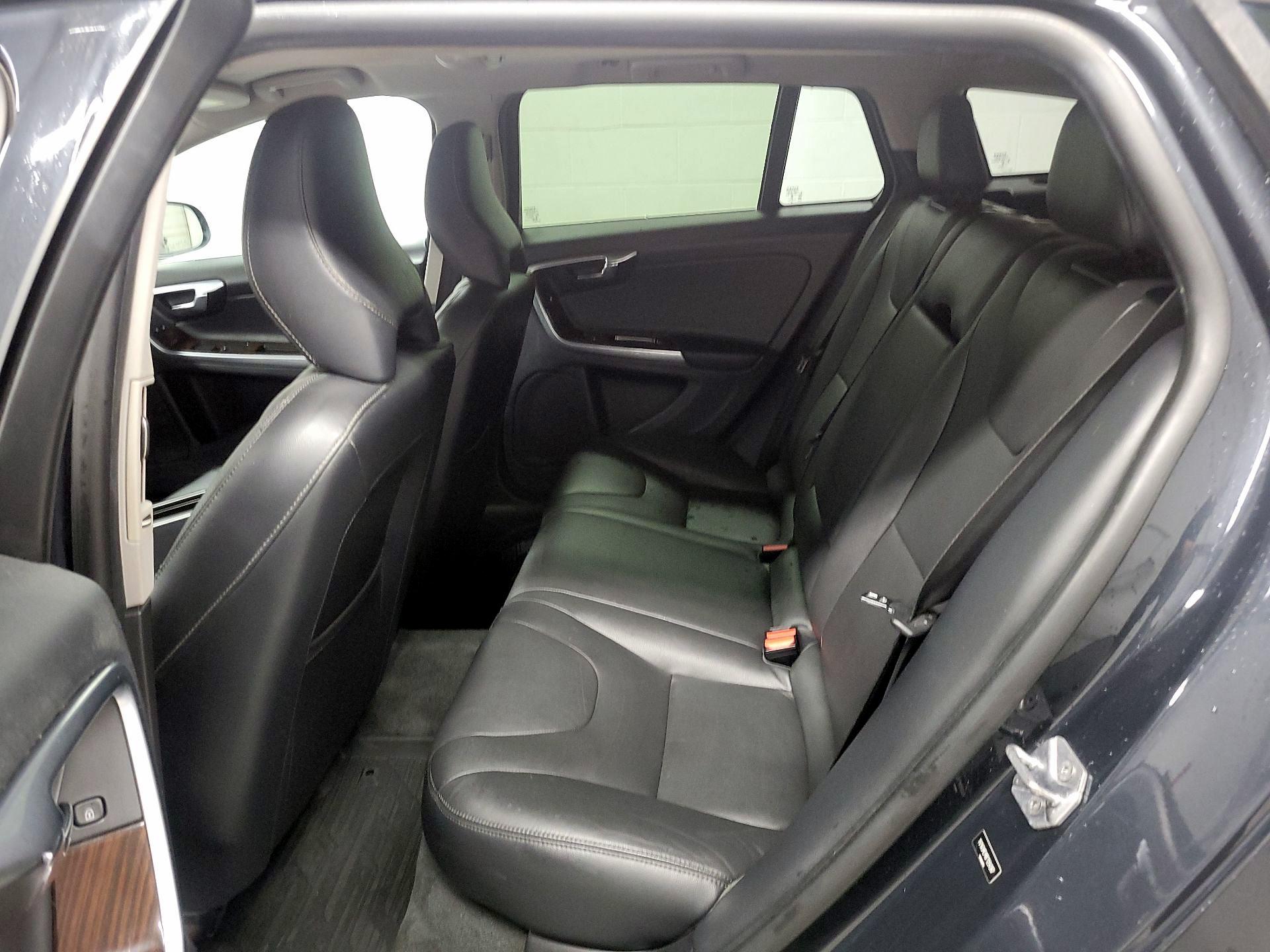 Thumbnail: 2015 Volvo V60 - 19