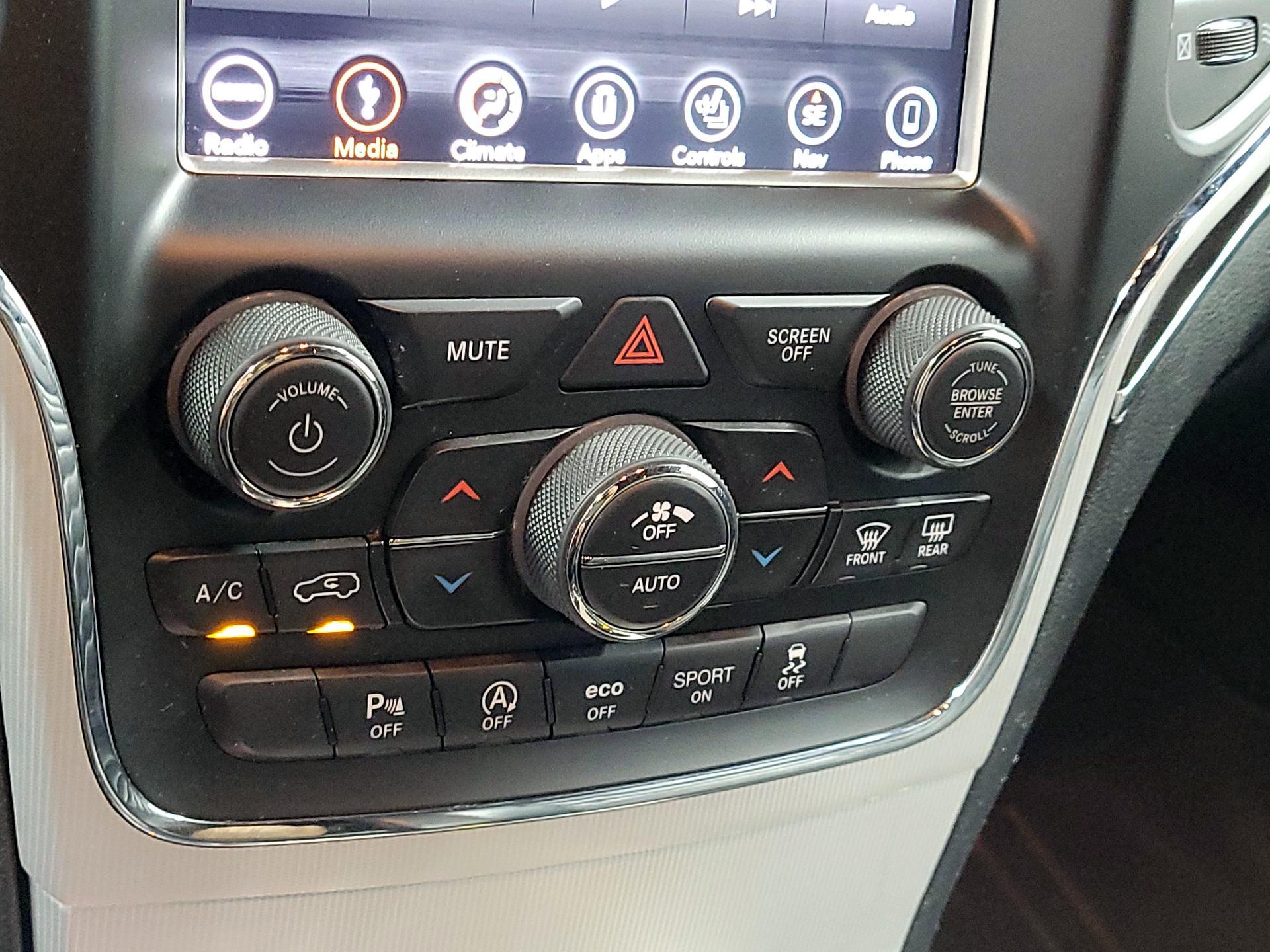 Thumbnail: 2018 Jeep Grand Cherokee - 15