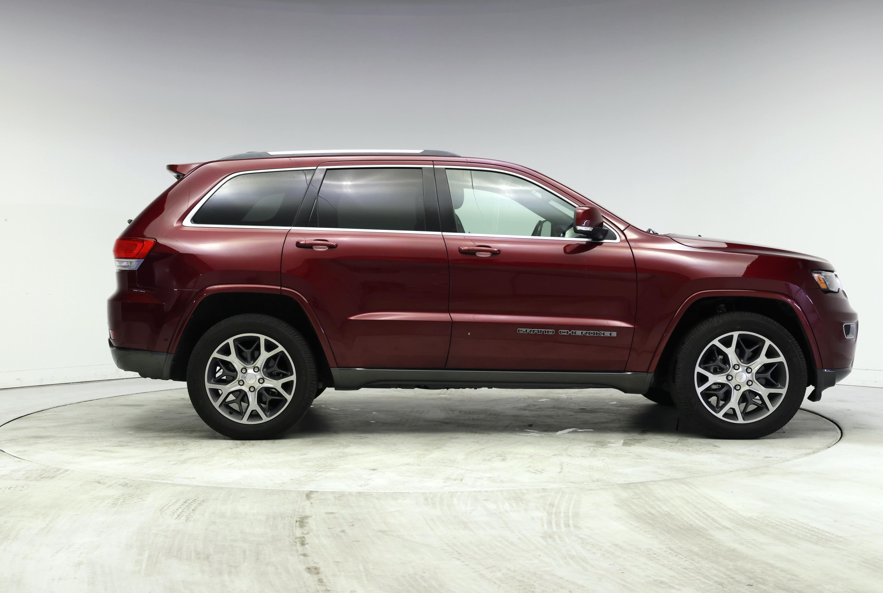 Thumbnail: 2018 Jeep Grand Cherokee - 7