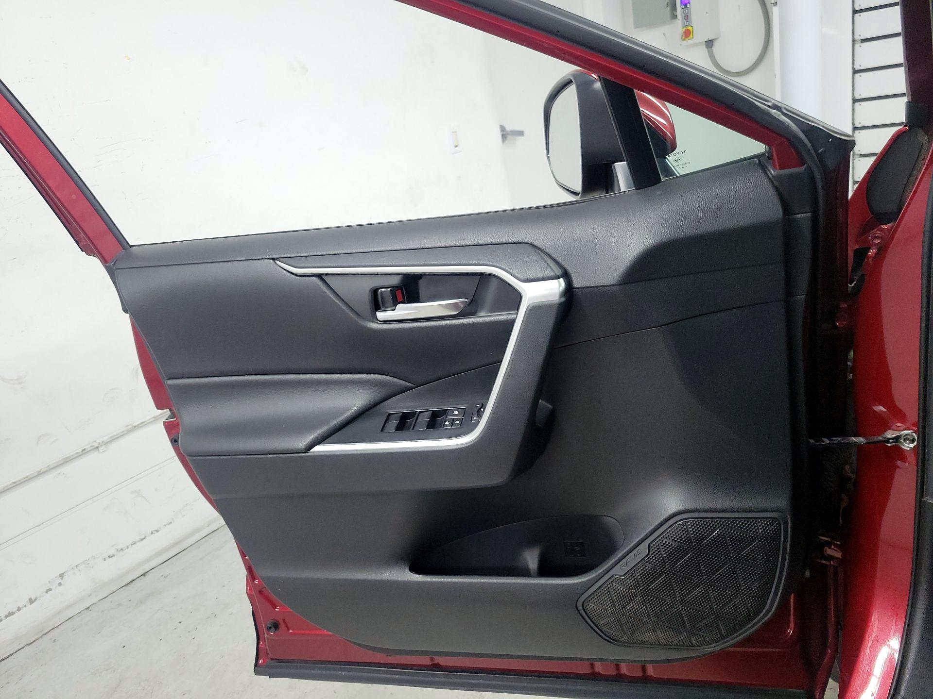 Thumbnail: 2021 Toyota RAV4 - 12