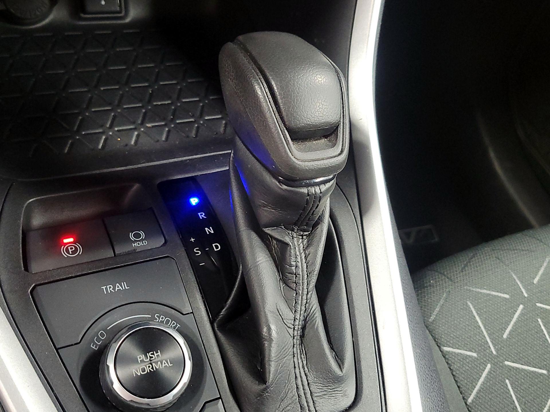 Thumbnail: 2021 Toyota RAV4 - 16