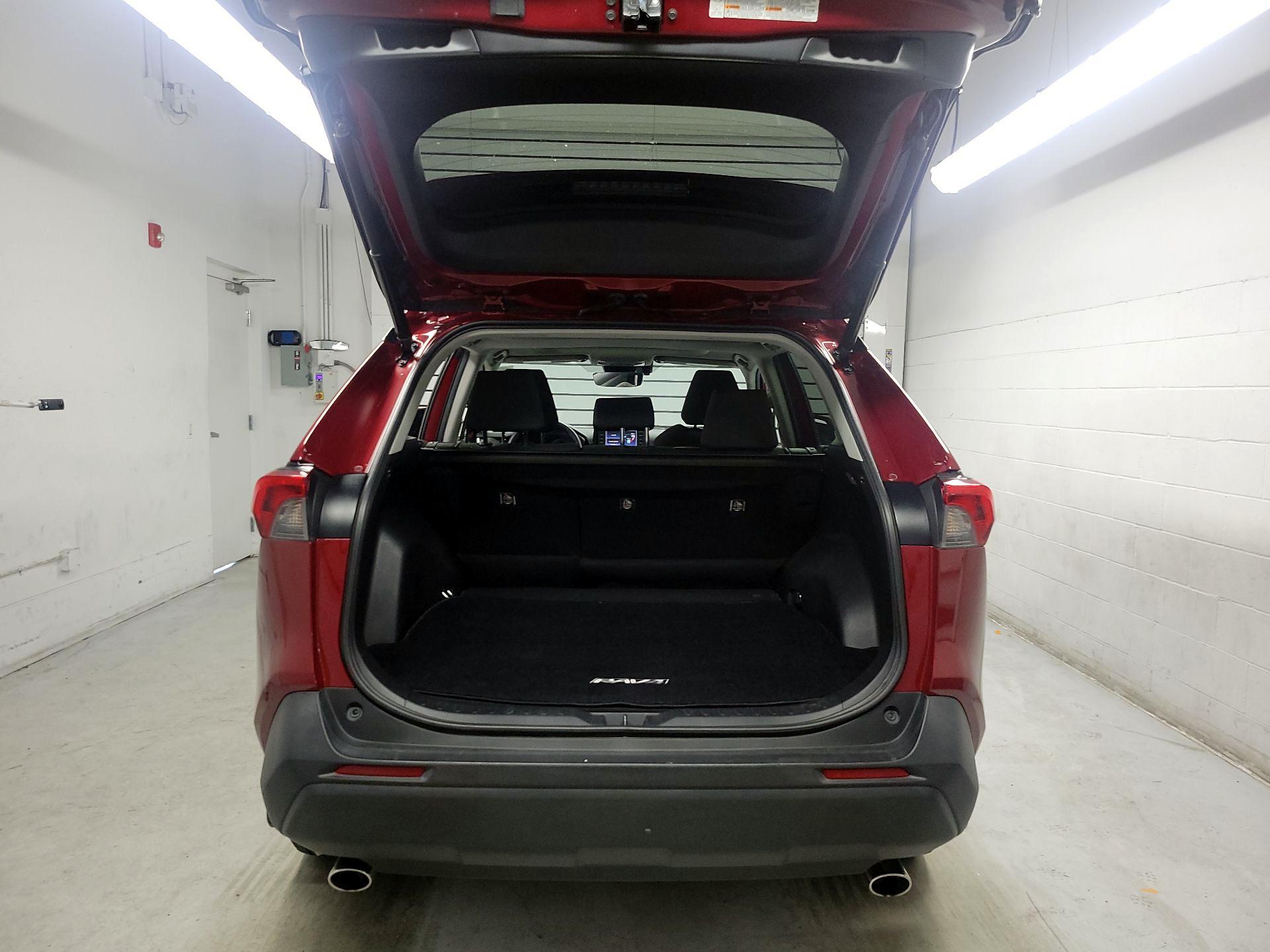 Thumbnail: 2021 Toyota RAV4 - 20