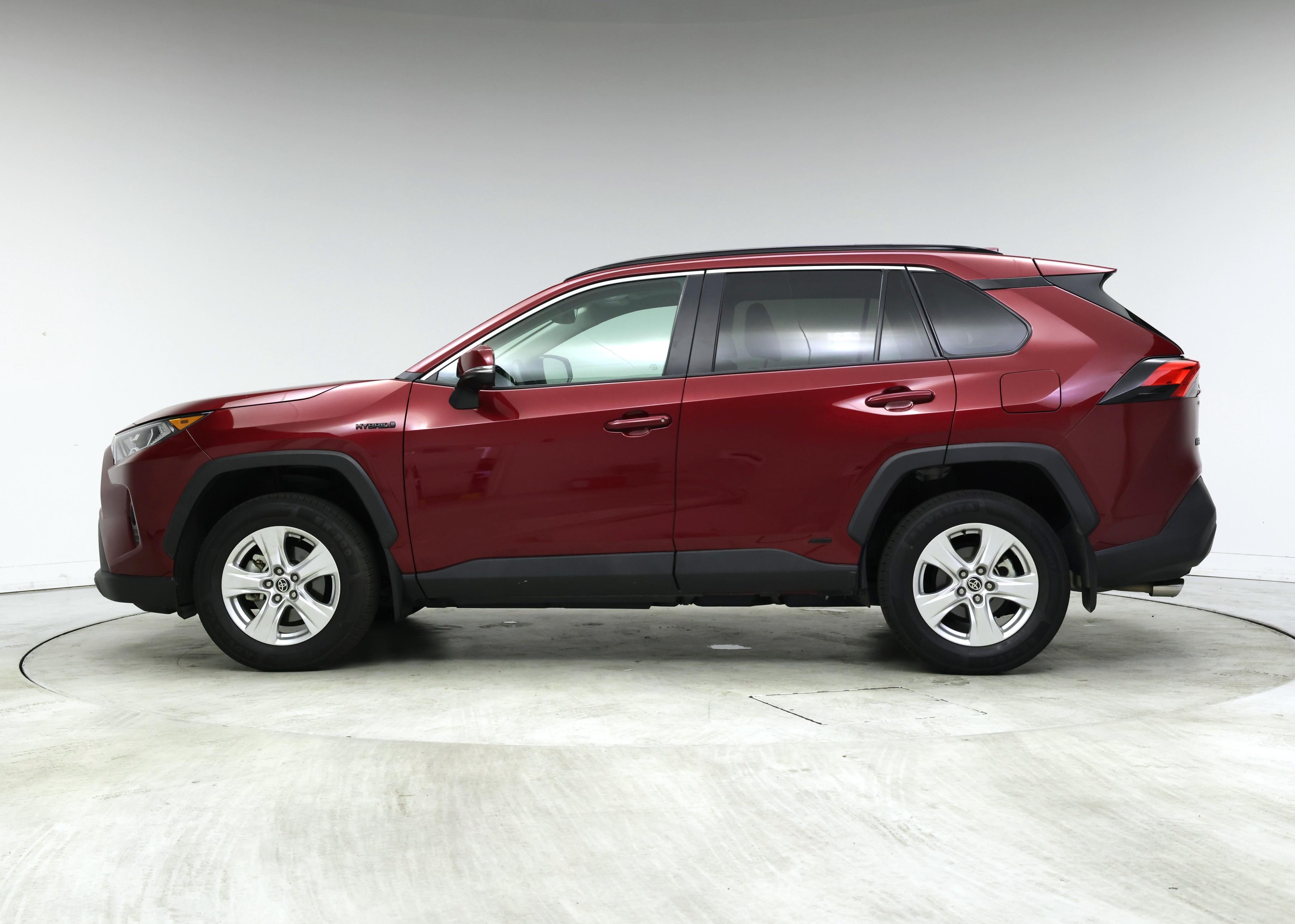 Thumbnail: 2021 Toyota RAV4 - 3