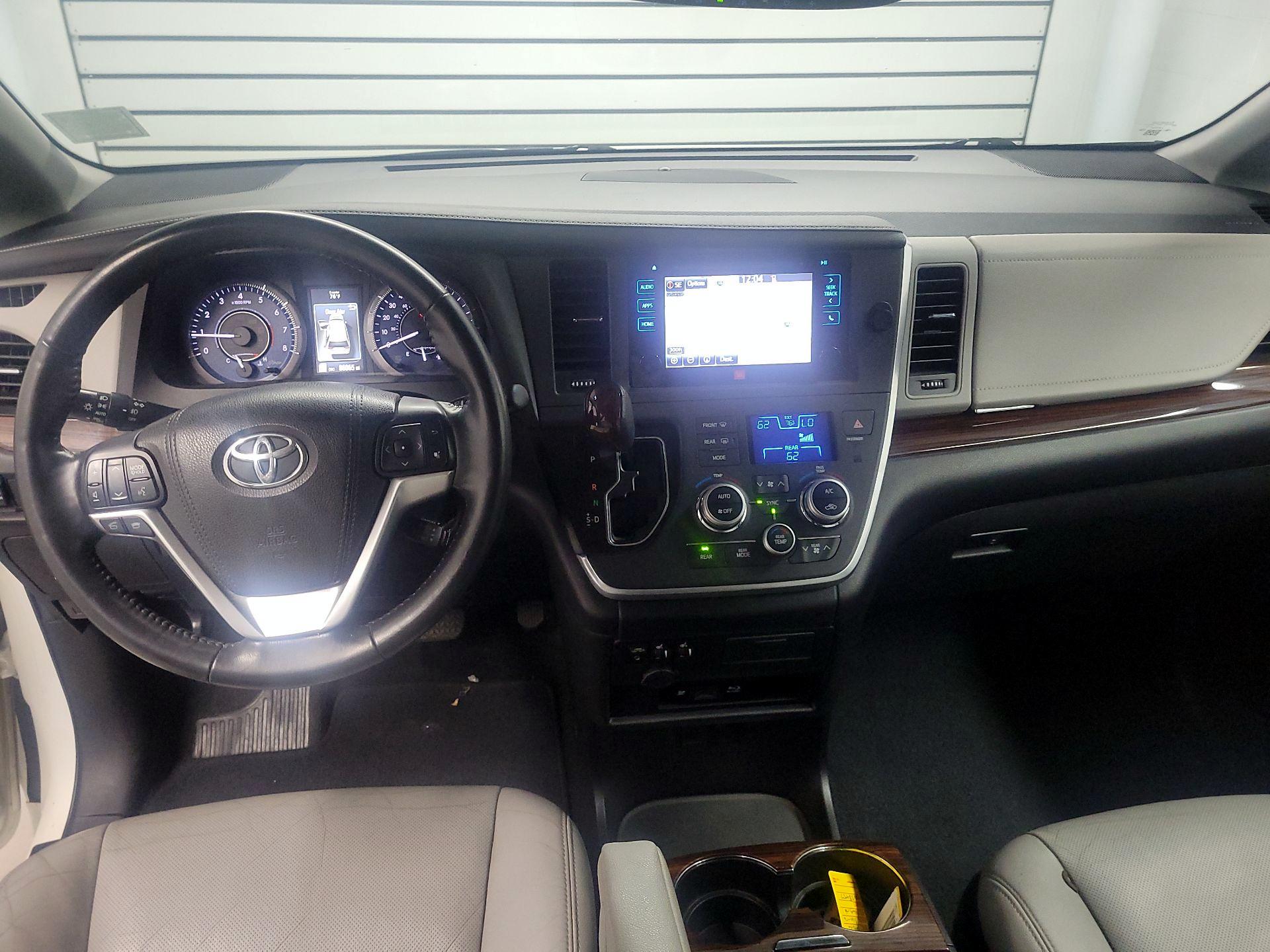 Thumbnail: 2015 Toyota Sienna - 9