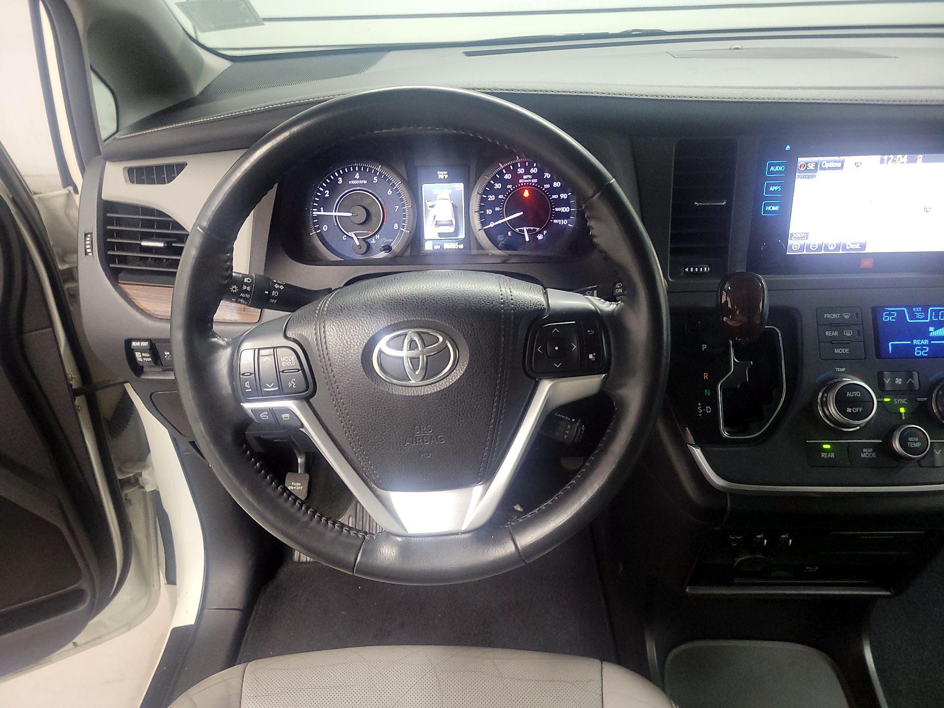 Thumbnail: 2015 Toyota Sienna - 10