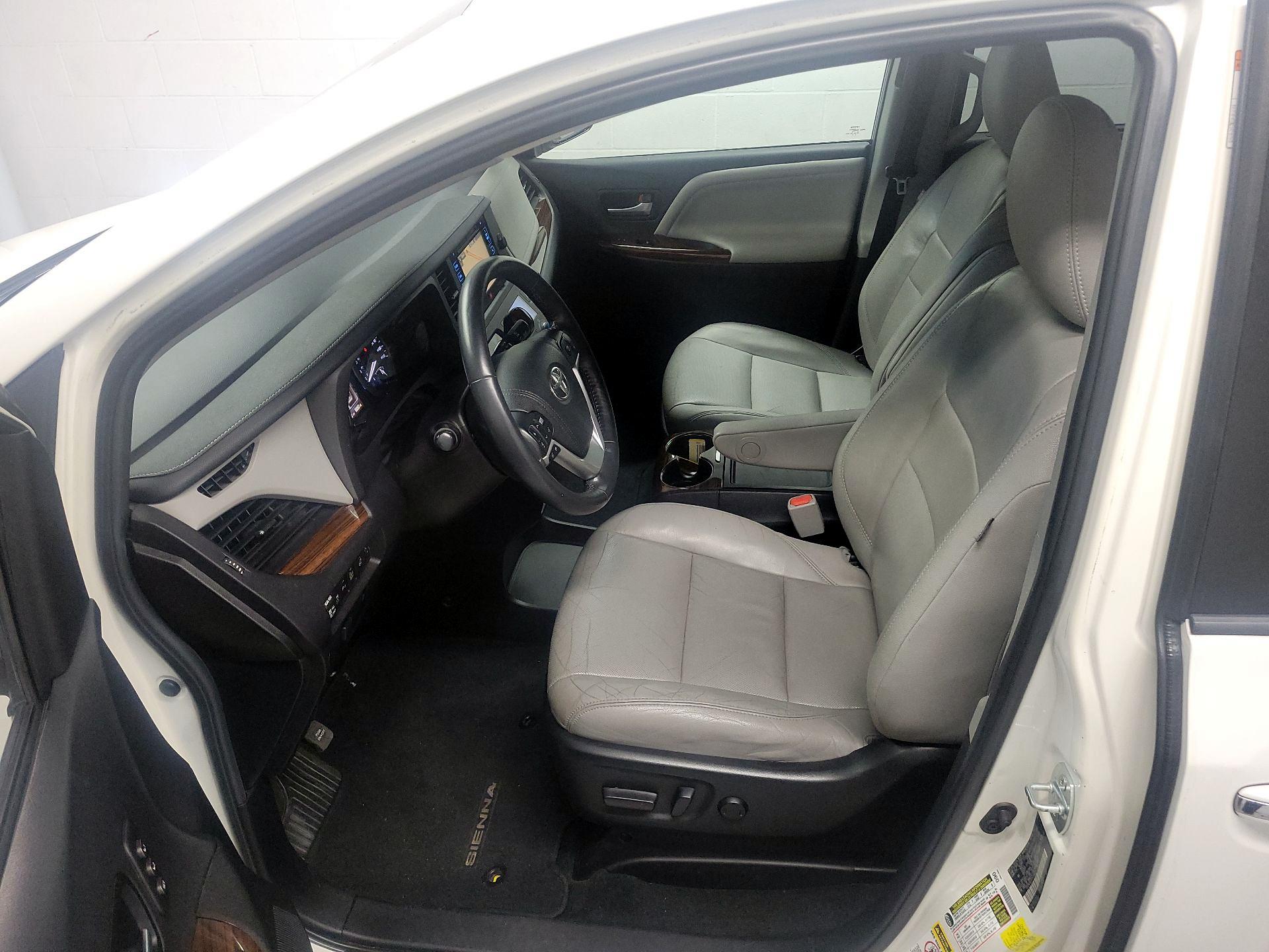 Thumbnail: 2015 Toyota Sienna - 11