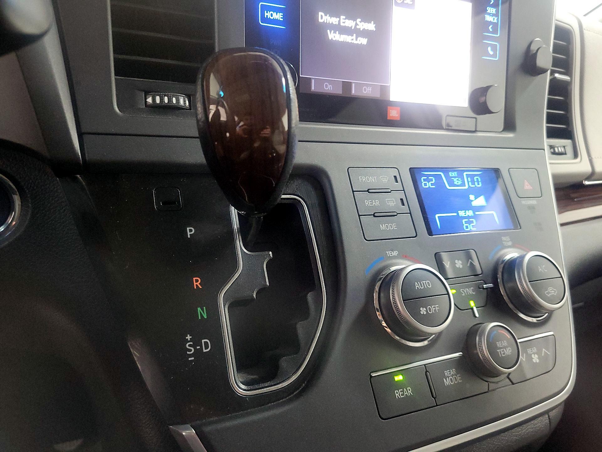 Thumbnail: 2015 Toyota Sienna - 17