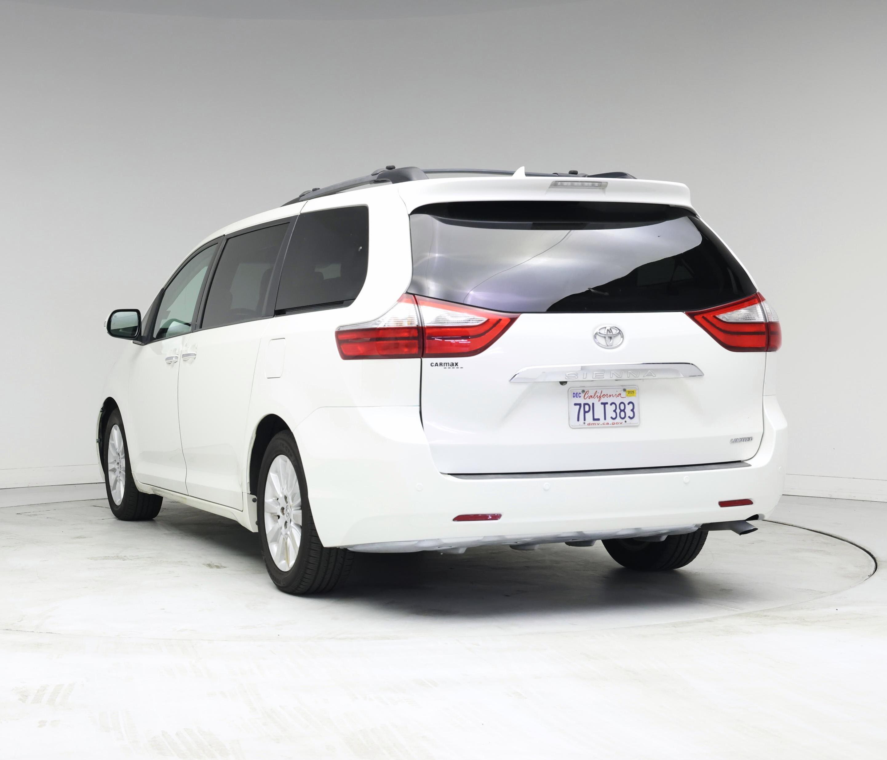 Thumbnail: 2015 Toyota Sienna - 2