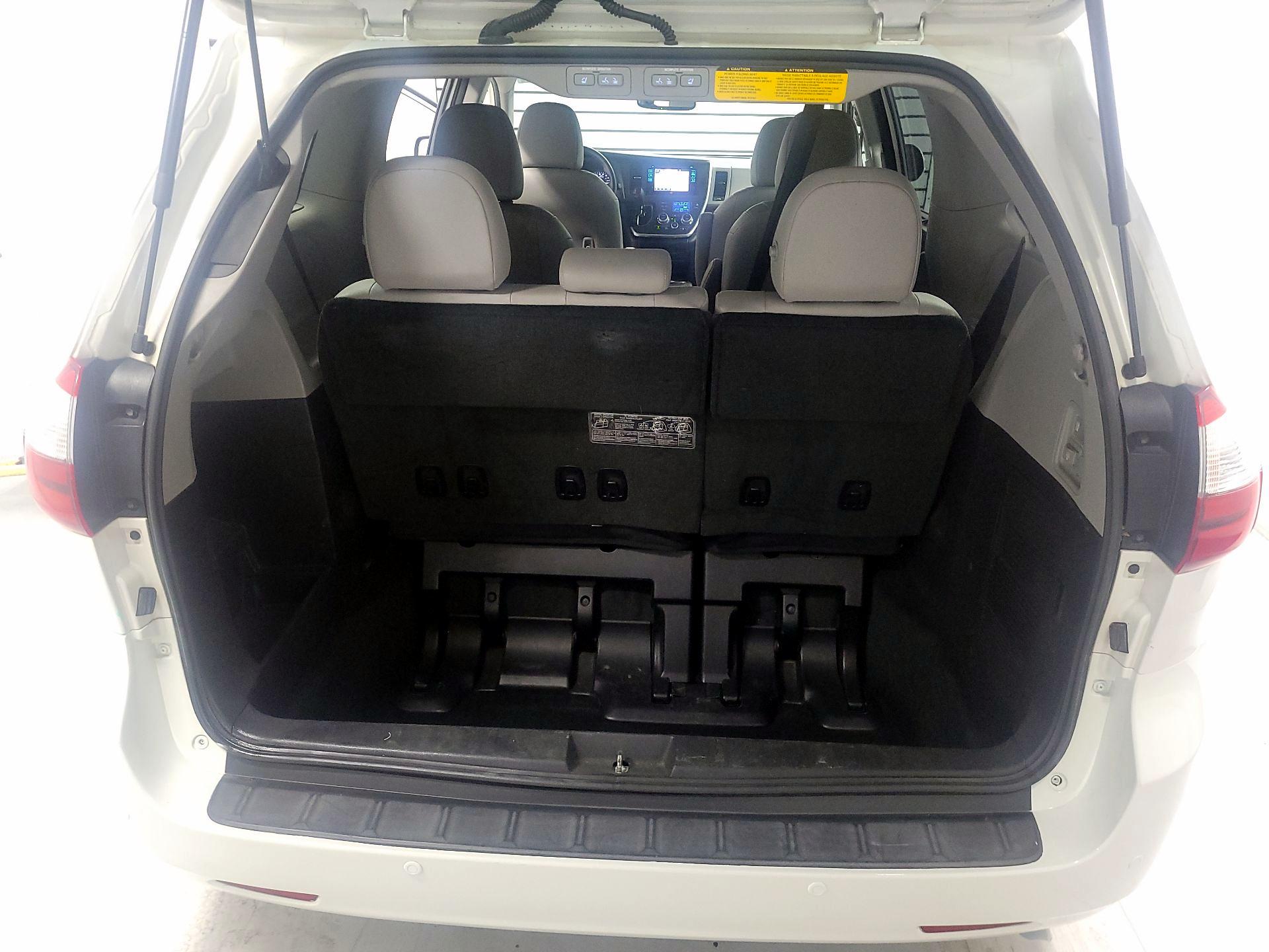 Thumbnail: 2015 Toyota Sienna - 20