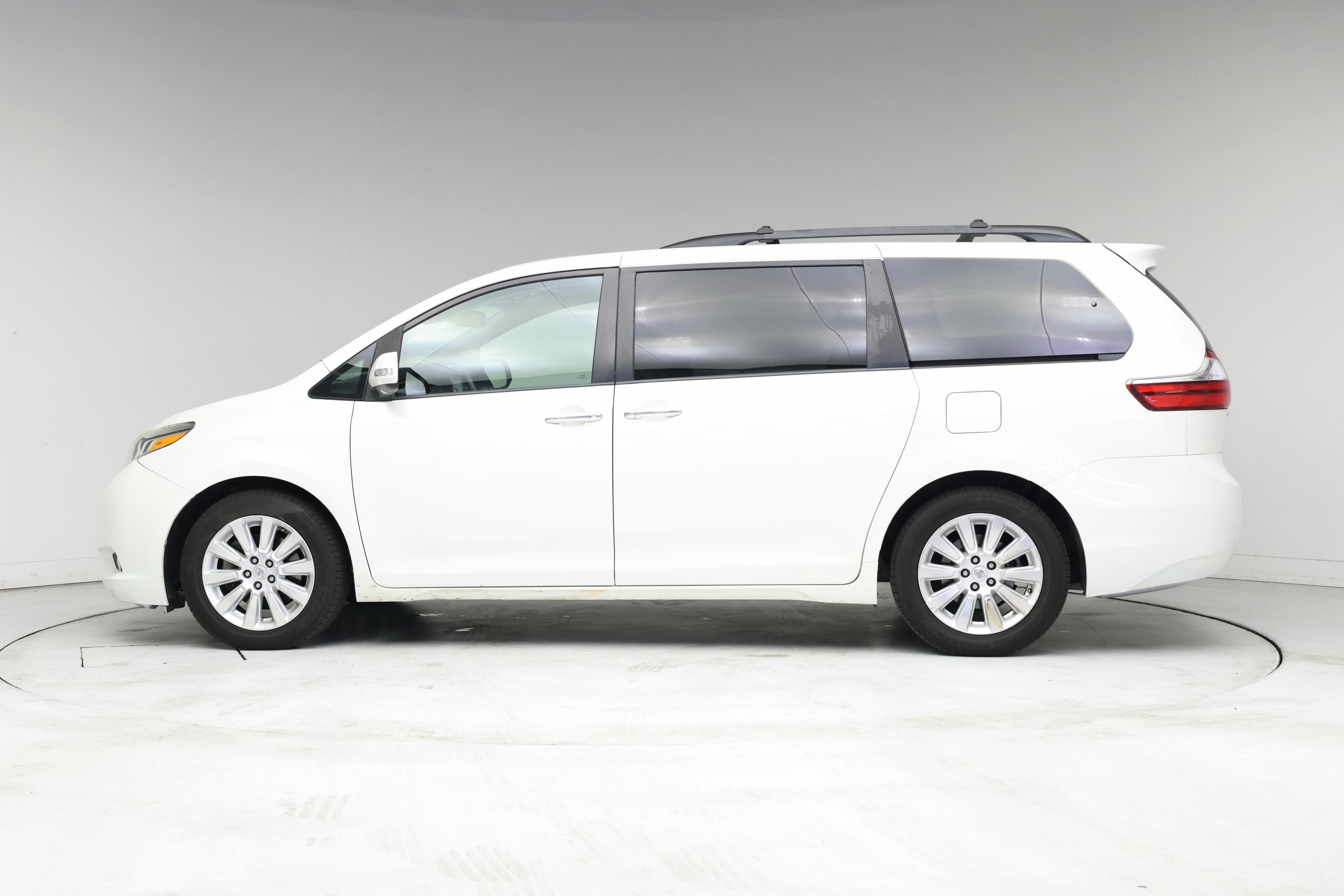 Thumbnail: 2015 Toyota Sienna - 3