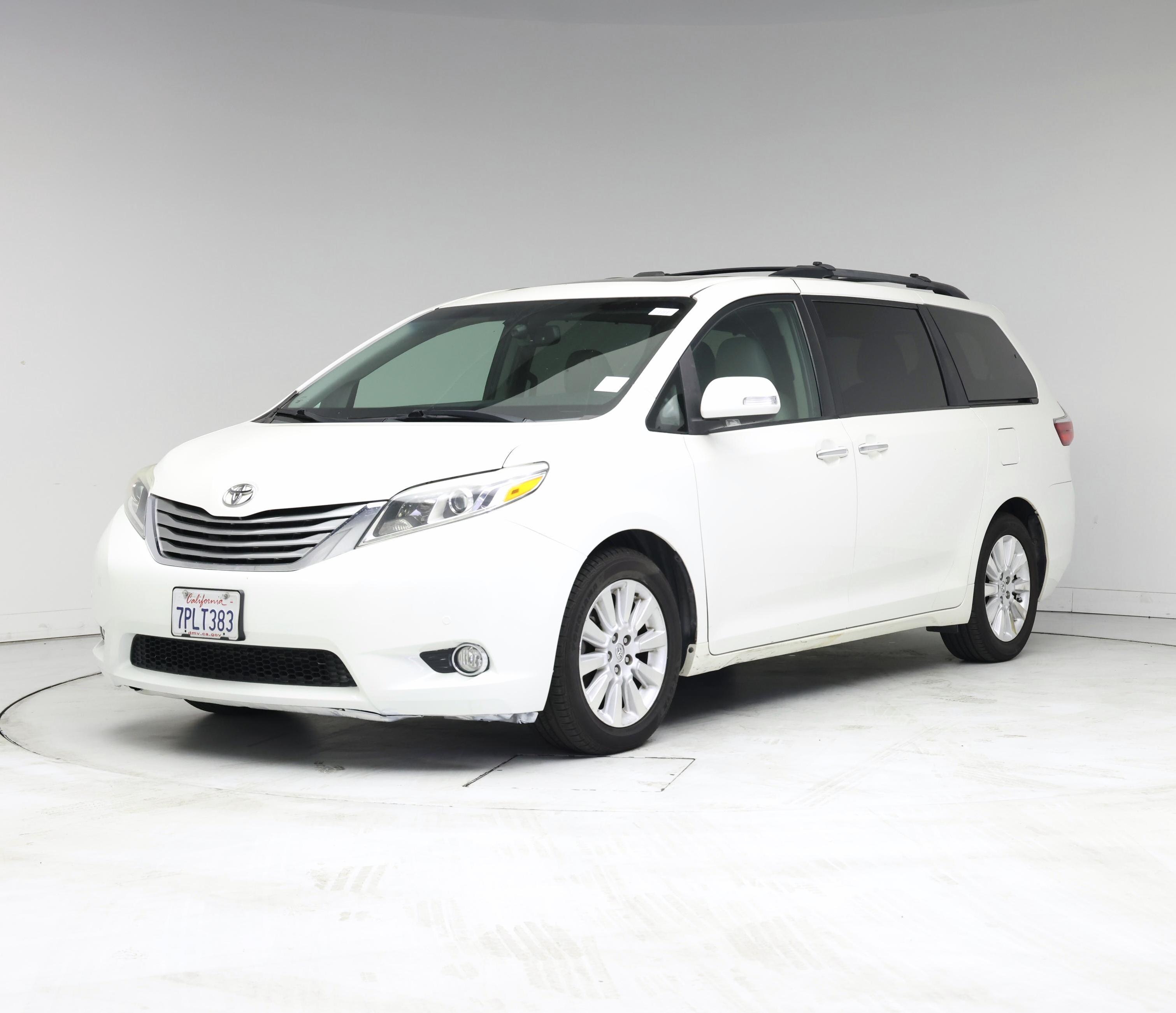 Thumbnail: 2015 Toyota Sienna - 4