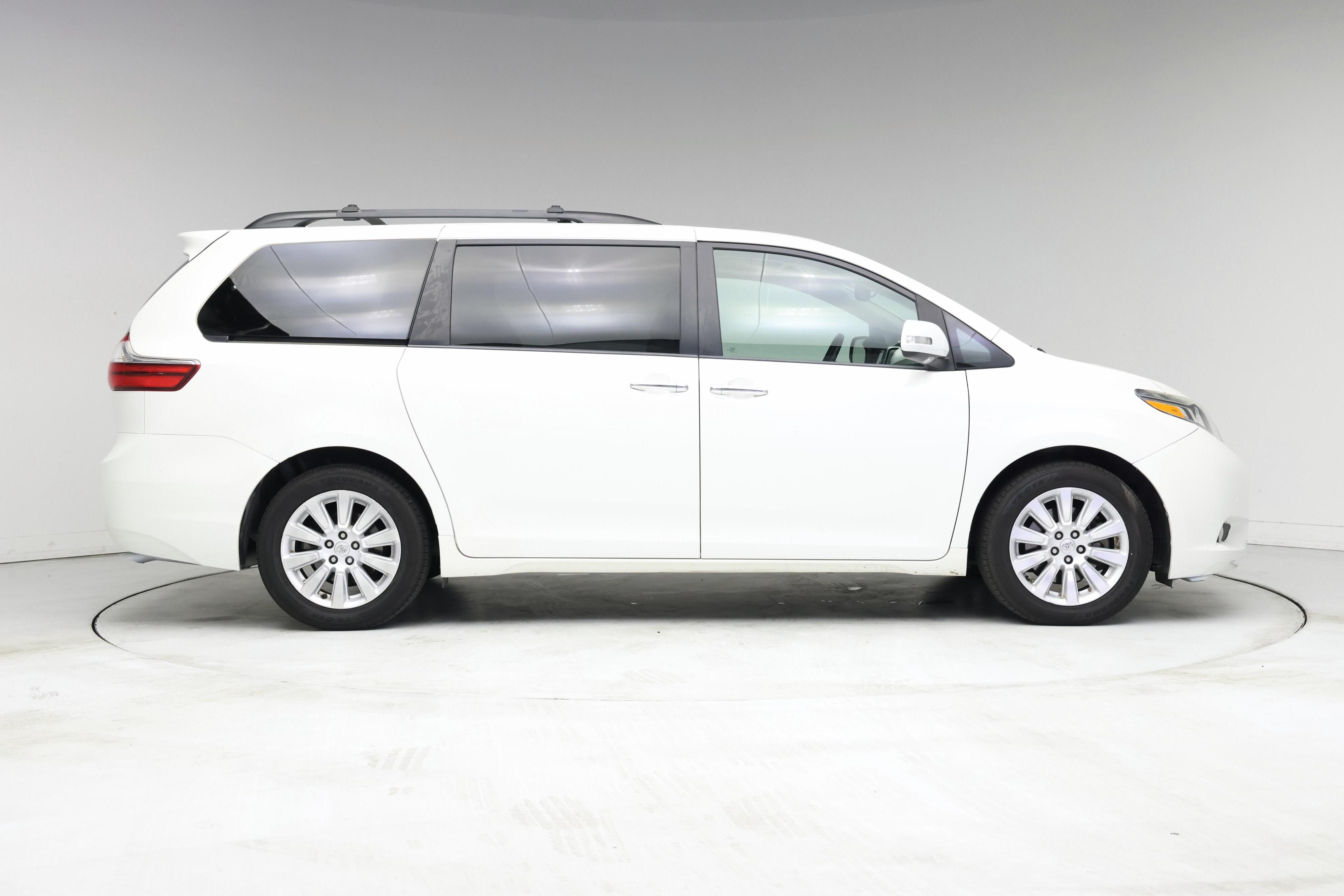 Thumbnail: 2015 Toyota Sienna - 7