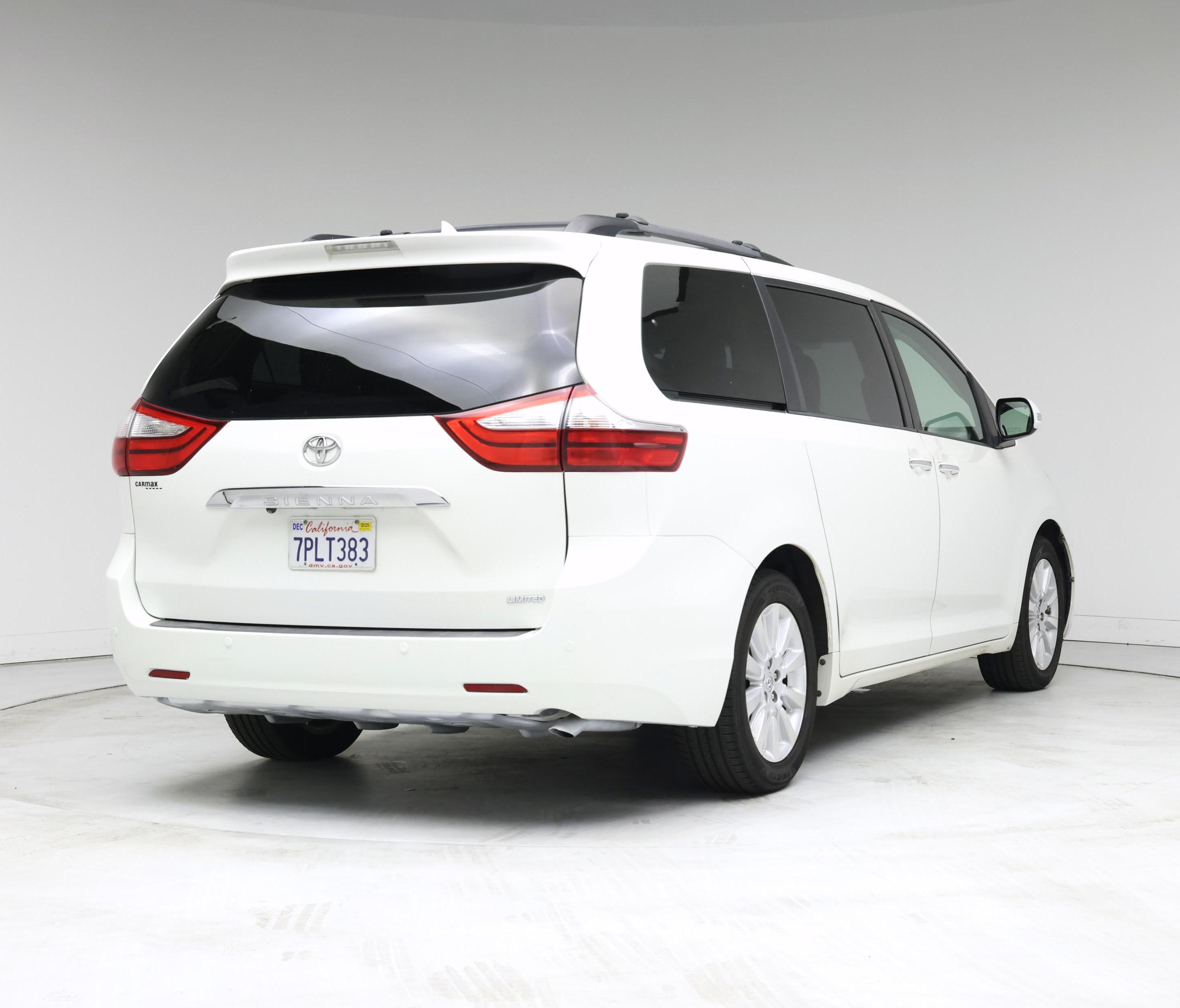 Thumbnail: 2015 Toyota Sienna - 8