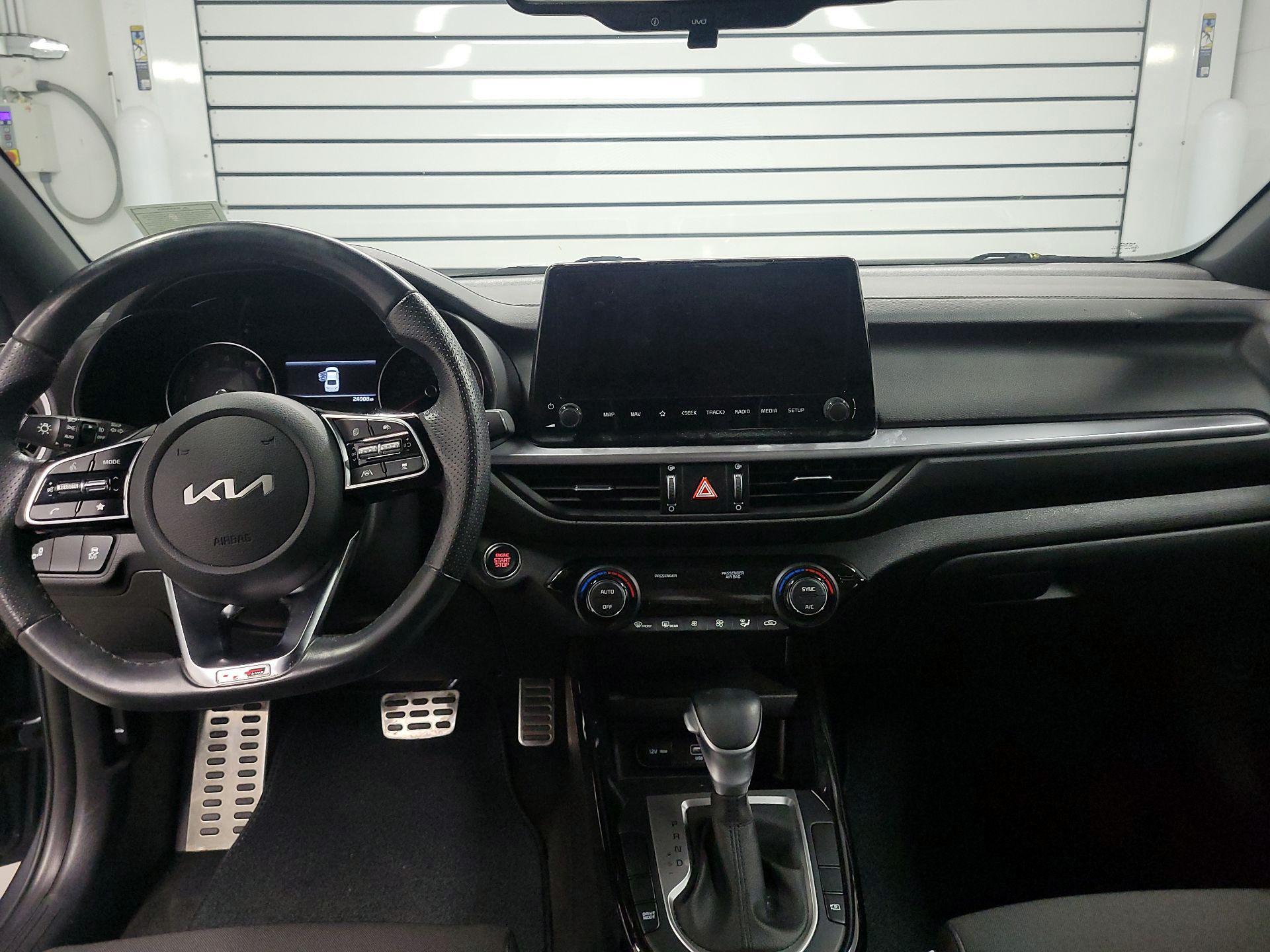 Thumbnail: 2022 Kia Forte - 9