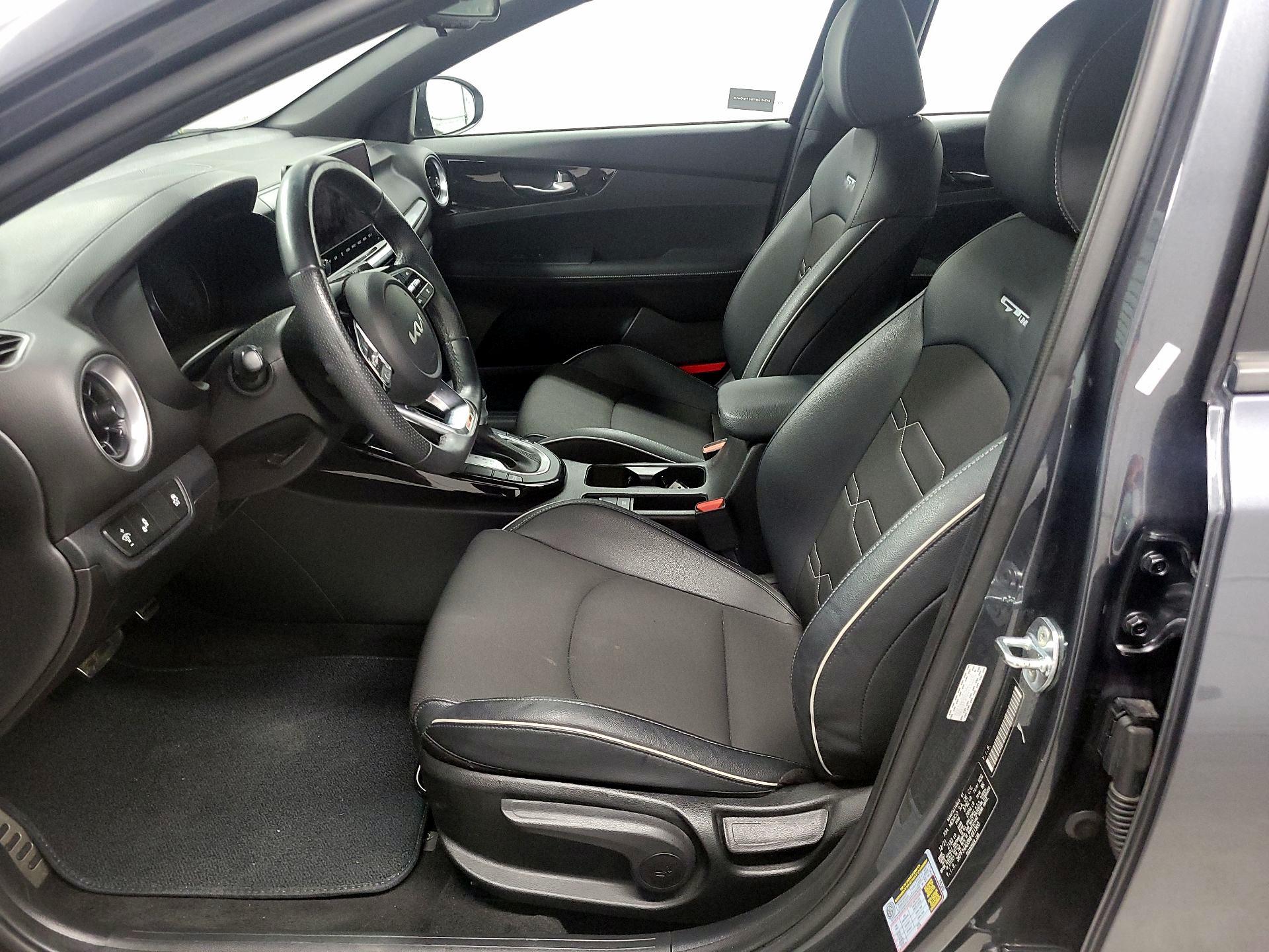 Thumbnail: 2022 Kia Forte - 11