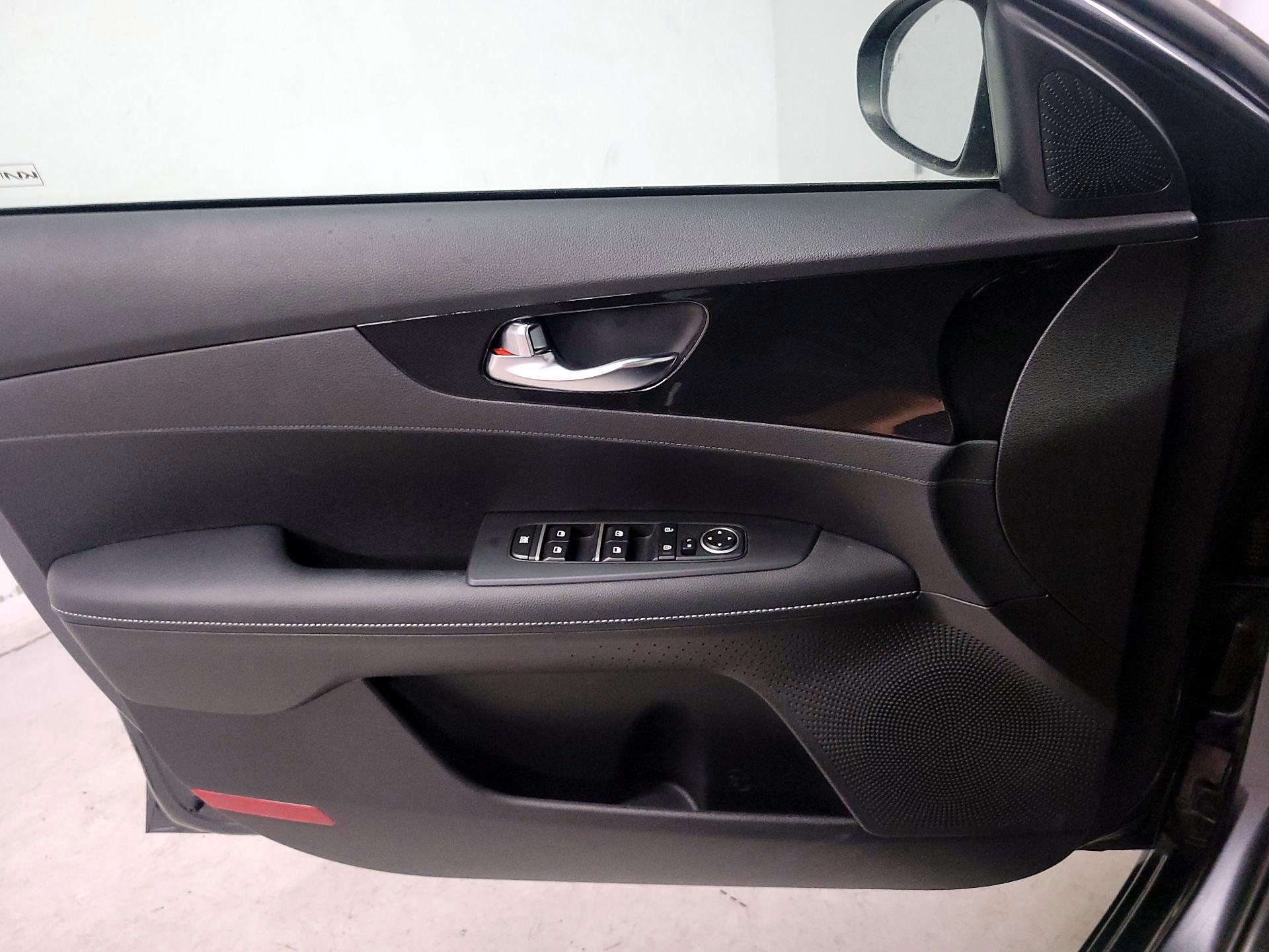 Thumbnail: 2022 Kia Forte - 12